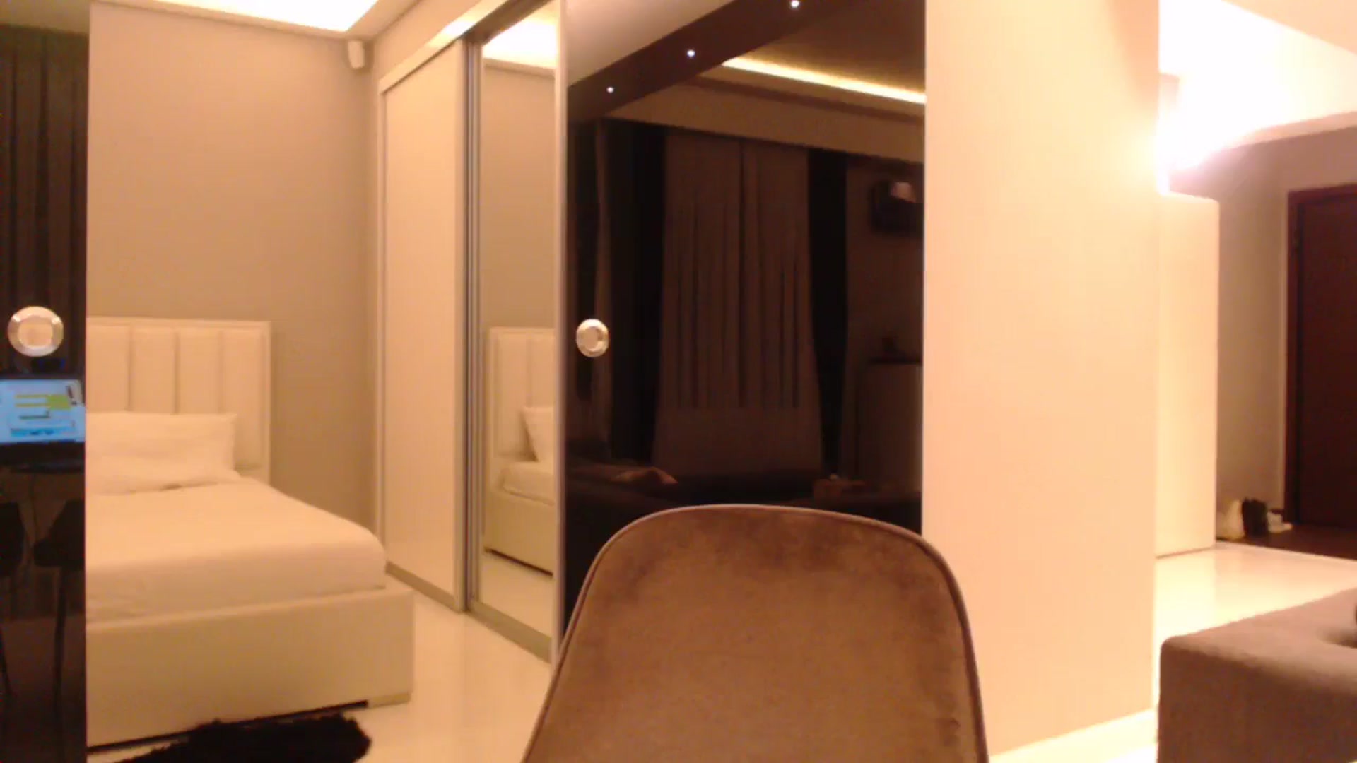 Gallery image thumbnail from call_me_em's myfreecams stream on, 11/05/2023, 17:27 image 6 of 20