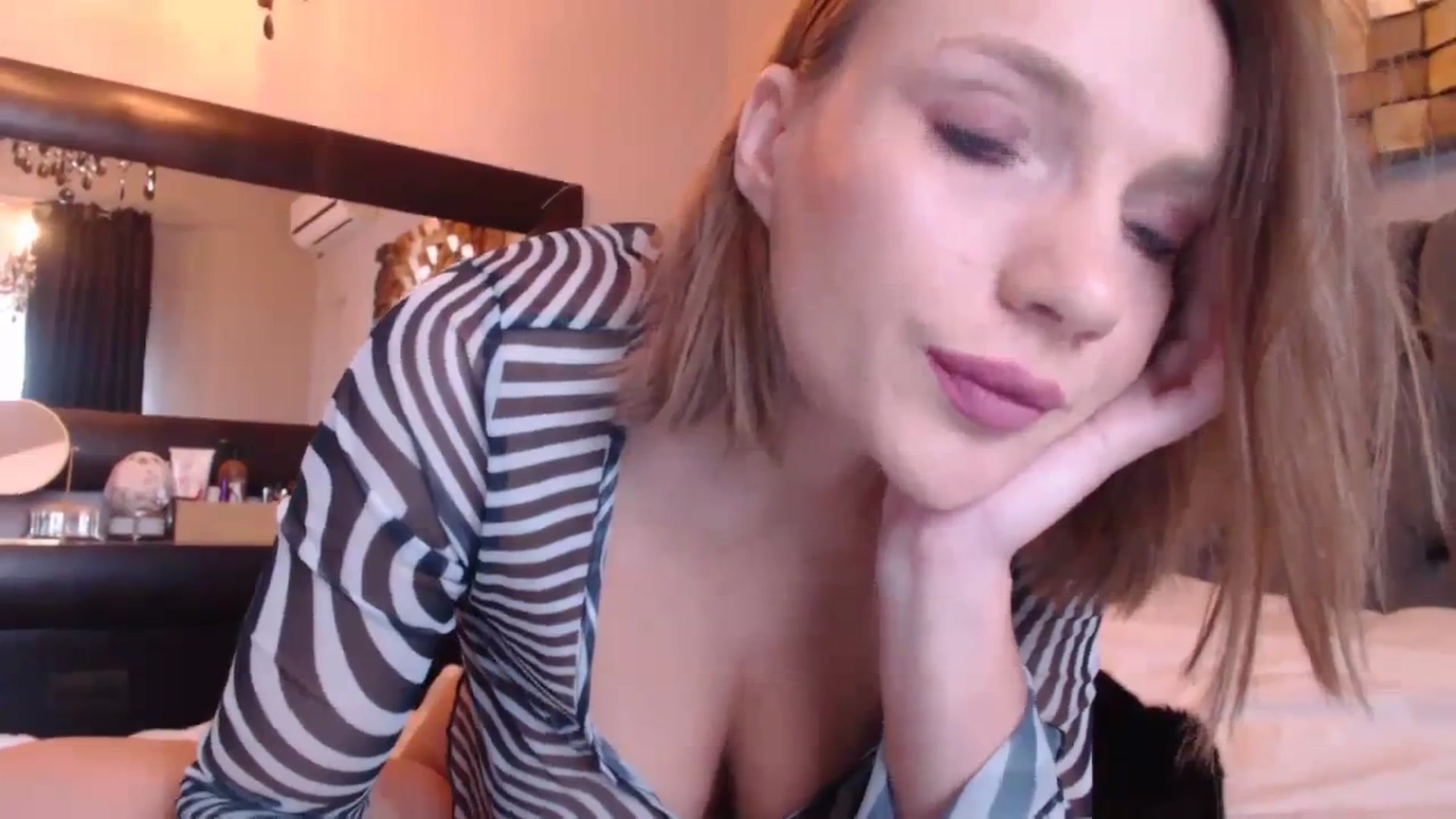Gallery image thumbnail from call_me_em's myfreecams stream on, 11/10/2023, 08:18 image 12 of 20