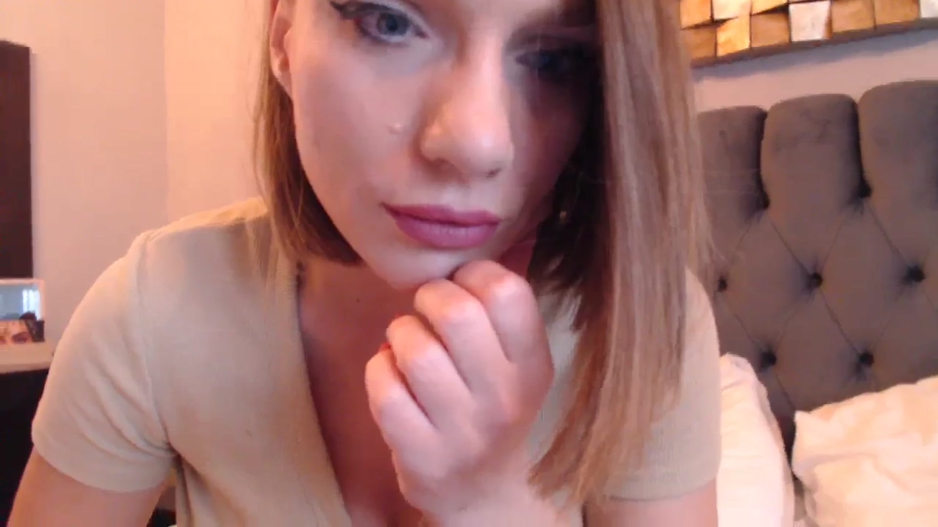 Gallery image thumbnail from call_me_em's myfreecams stream on, 11/13/2023, 08:13 image 11 of 20