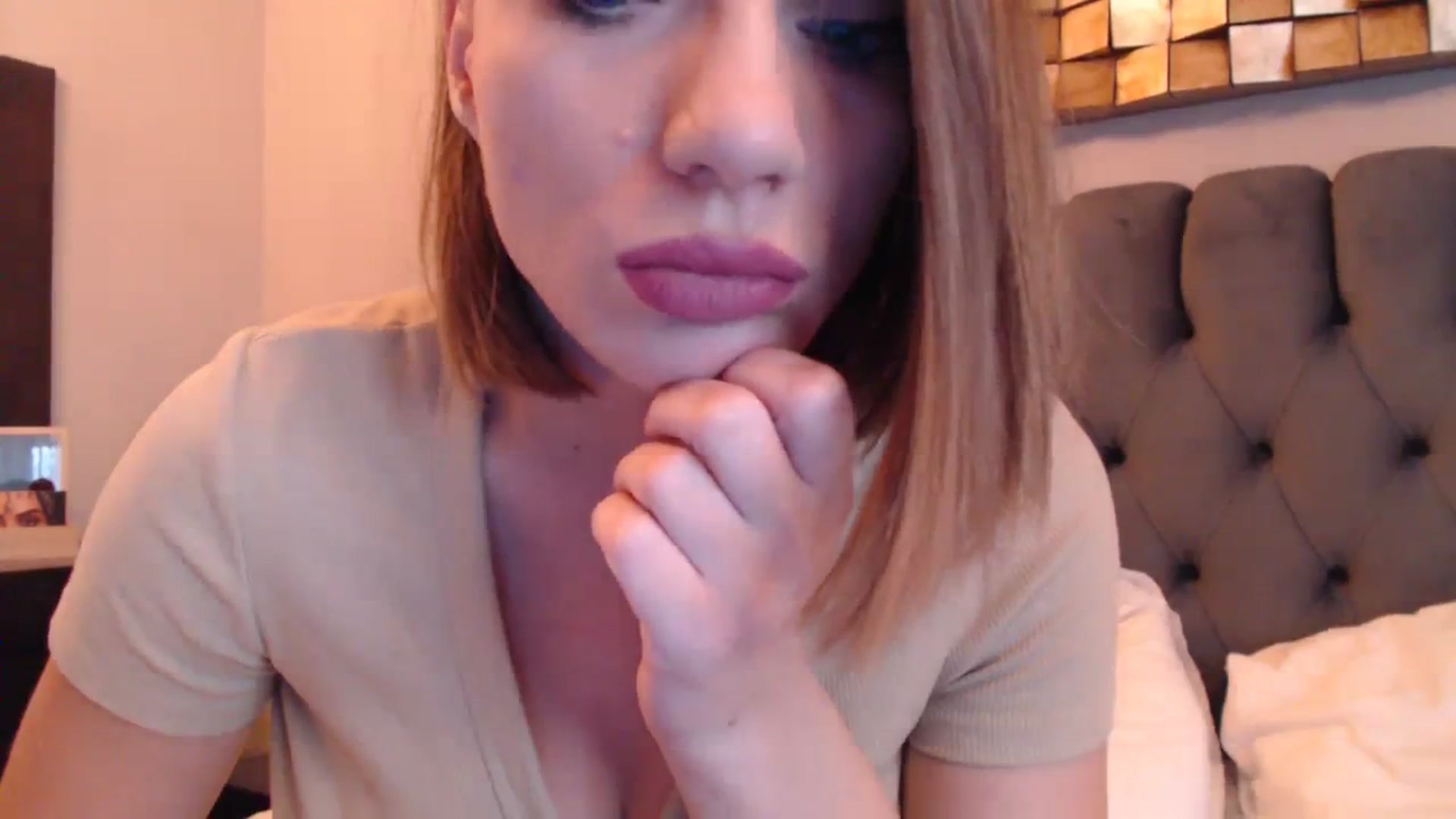 Gallery image thumbnail from call_me_em's myfreecams stream on, 11/13/2023, 08:13 image 10 of 20