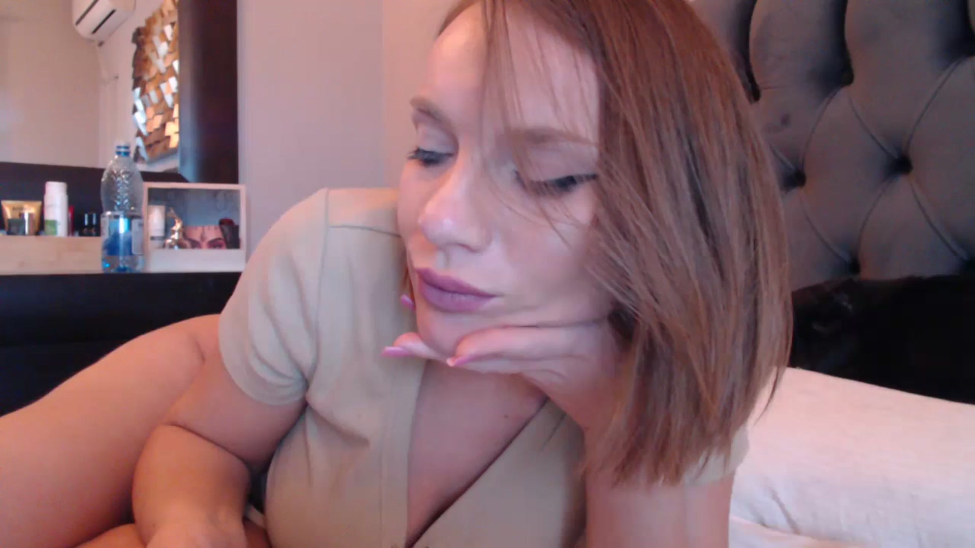 Gallery image thumbnail from call_me_em's myfreecams stream on, 11/13/2023, 09:46 image 18 of 20