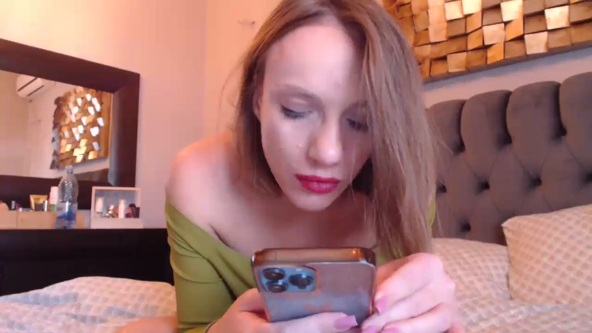 Gallery image thumbnail from call_me_em's myfreecams stream on, 11/14/2023, 08:41 image 13 of 20