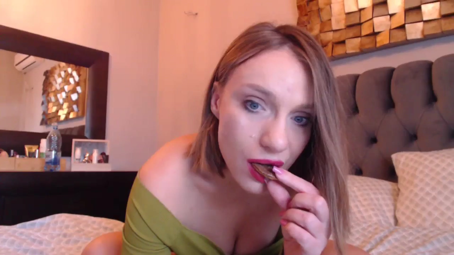 Gallery image thumbnail from call_me_em's myfreecams stream on, 11/14/2023, 08:41 image 10 of 20