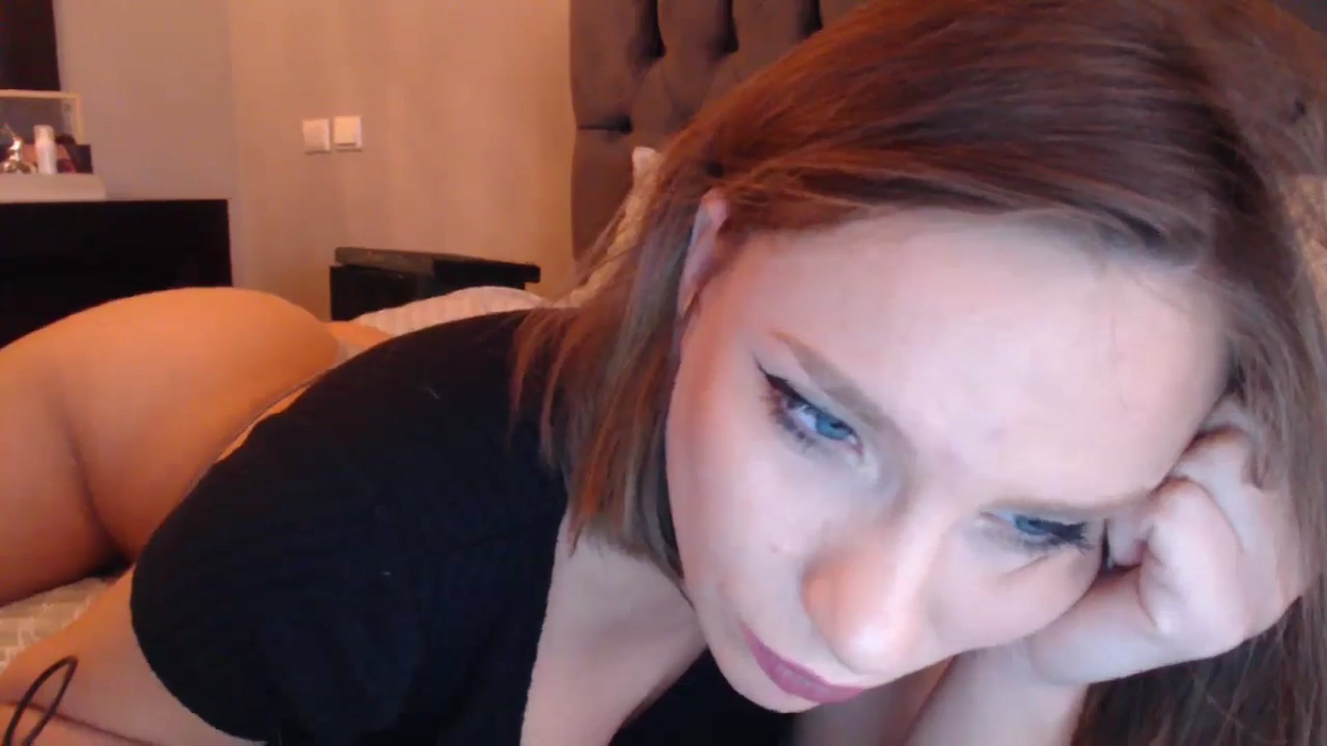 Gallery image thumbnail from call_me_em's myfreecams stream on, 12/04/2023, 09:19 image 18 of 20