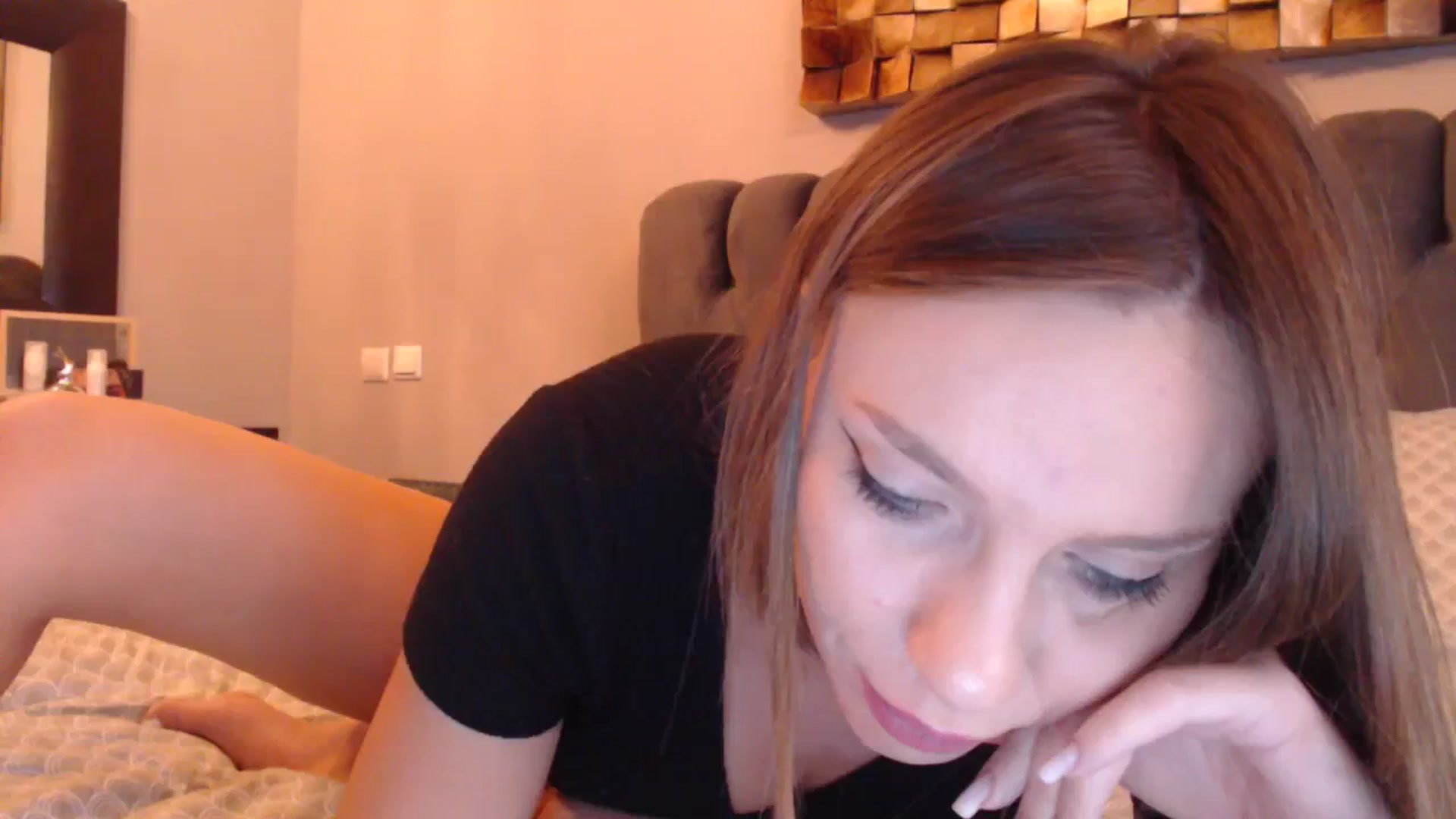 Gallery image thumbnail from call_me_em's myfreecams stream on, 12/04/2023, 10:20 image 14 of 20