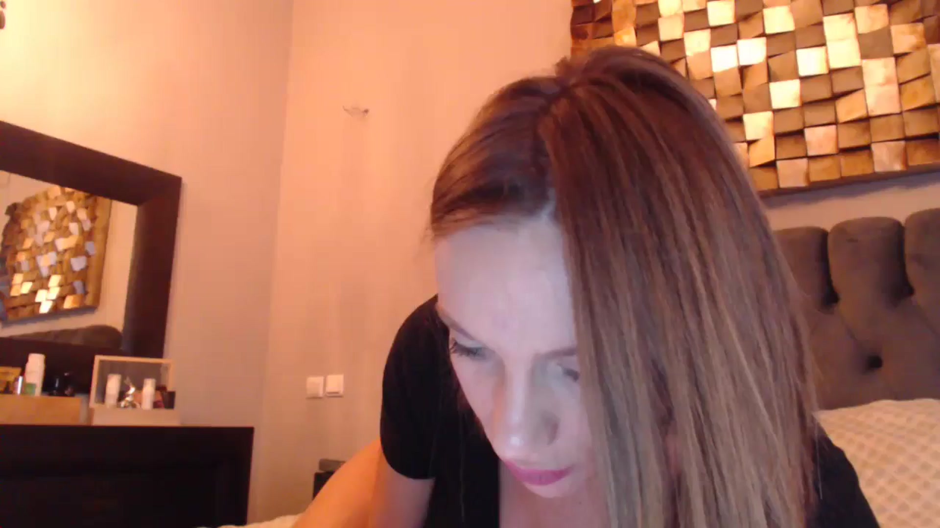Gallery image thumbnail from call_me_em's myfreecams stream on, 12/04/2023, 10:20 image 12 of 20