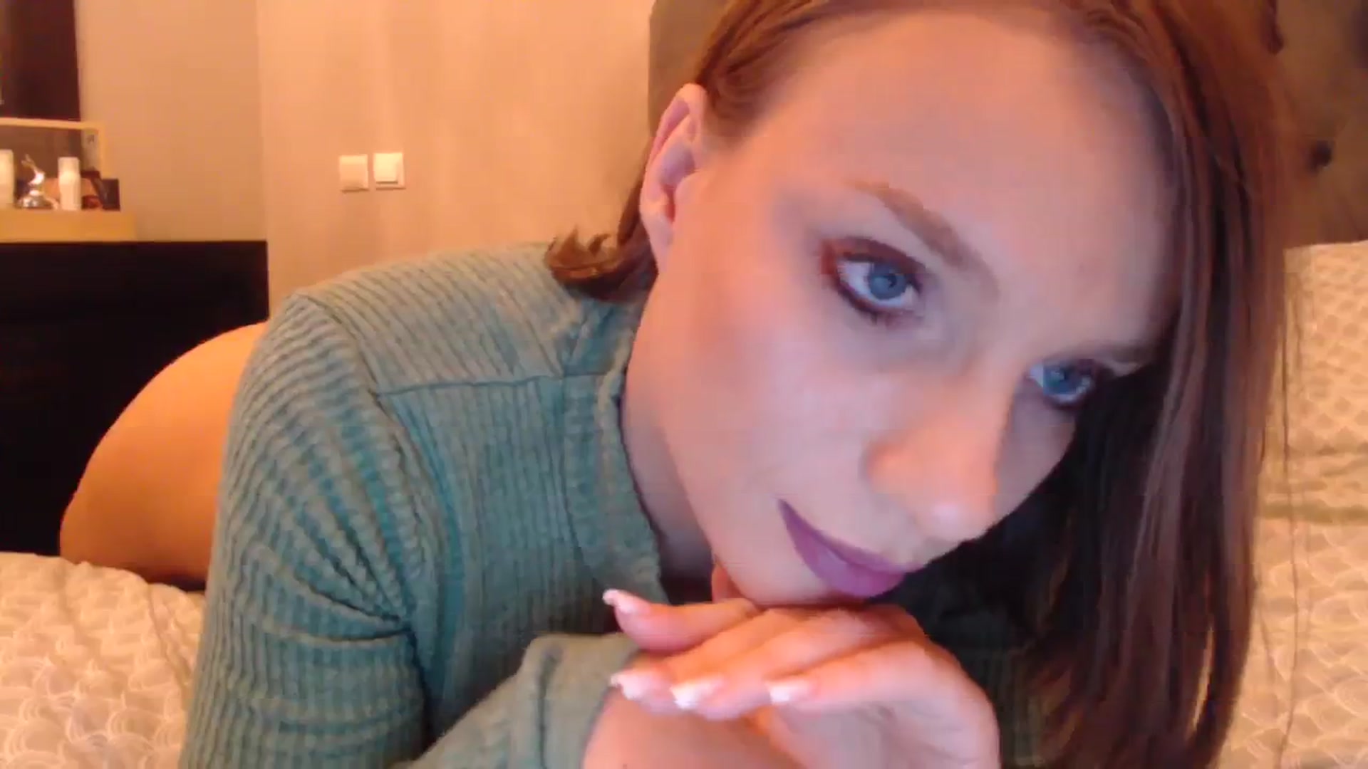 Gallery image thumbnail from call_me_em's myfreecams stream on, 12/04/2023, 20:16 image 8 of 20