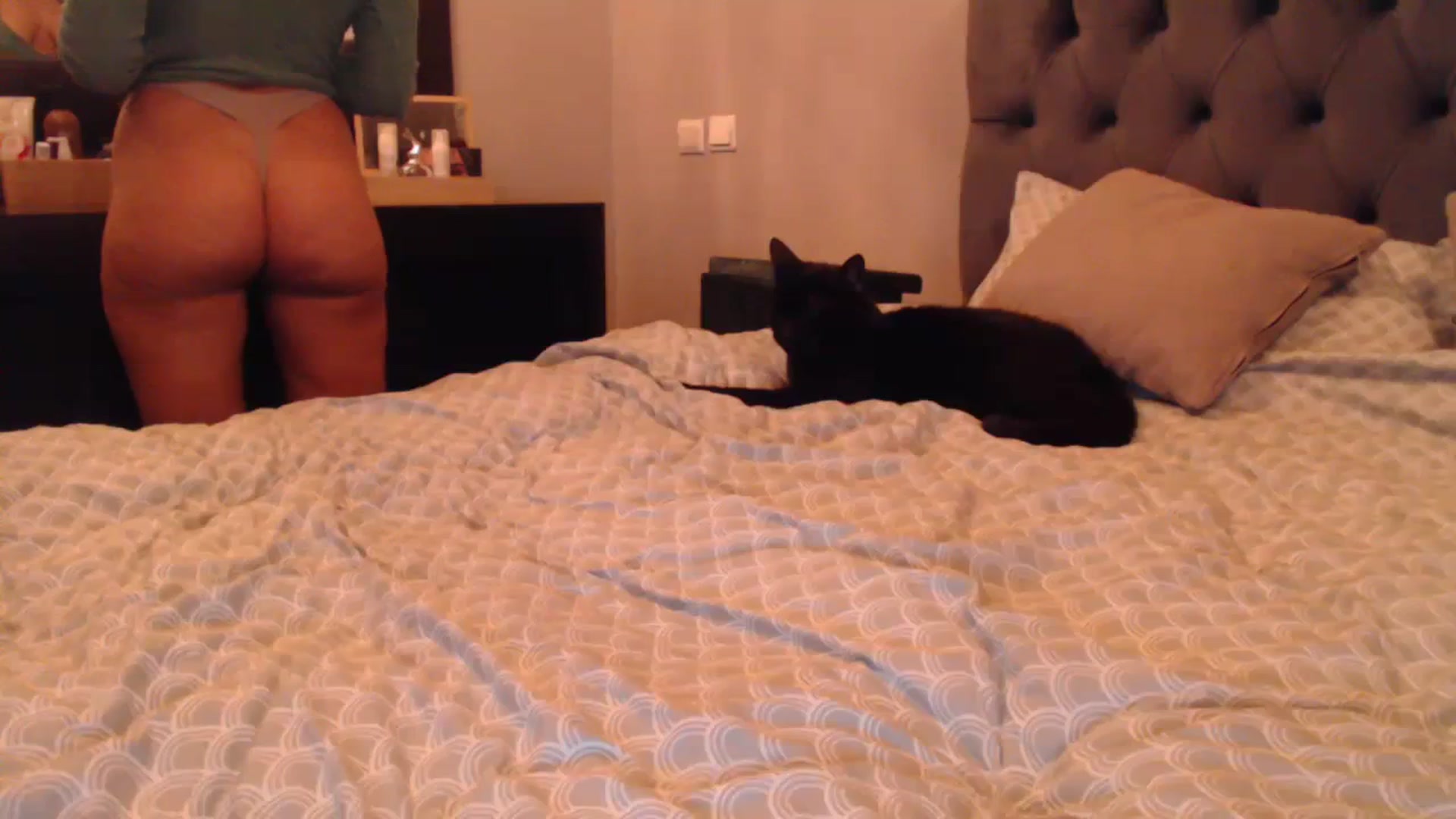 Gallery image thumbnail from call_me_em's myfreecams stream on, 12/07/2023, 16:56 image 12 of 20