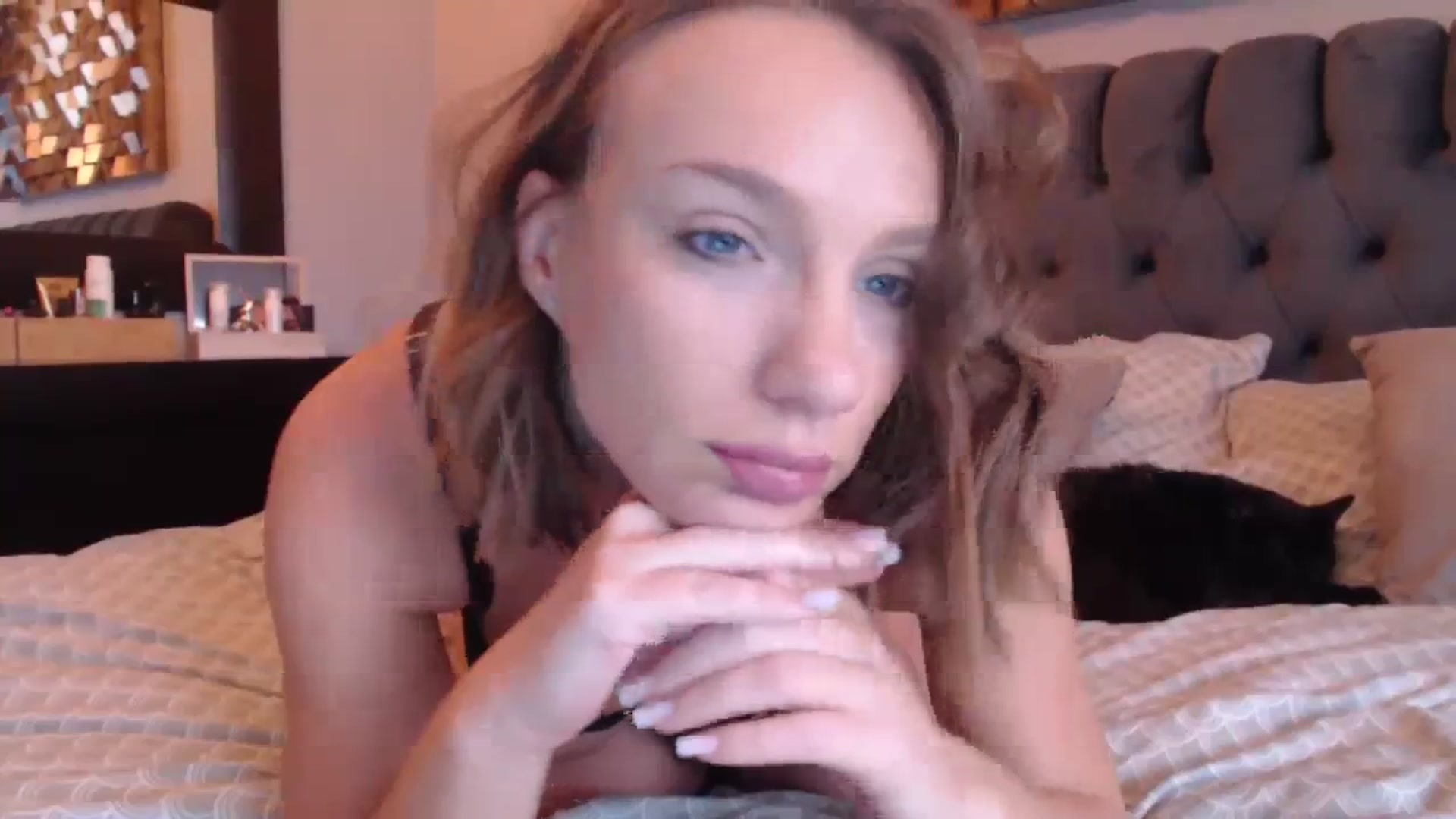 Gallery image thumbnail from call_me_em's myfreecams stream on, 12/08/2023, 10:23 image 2 of 20