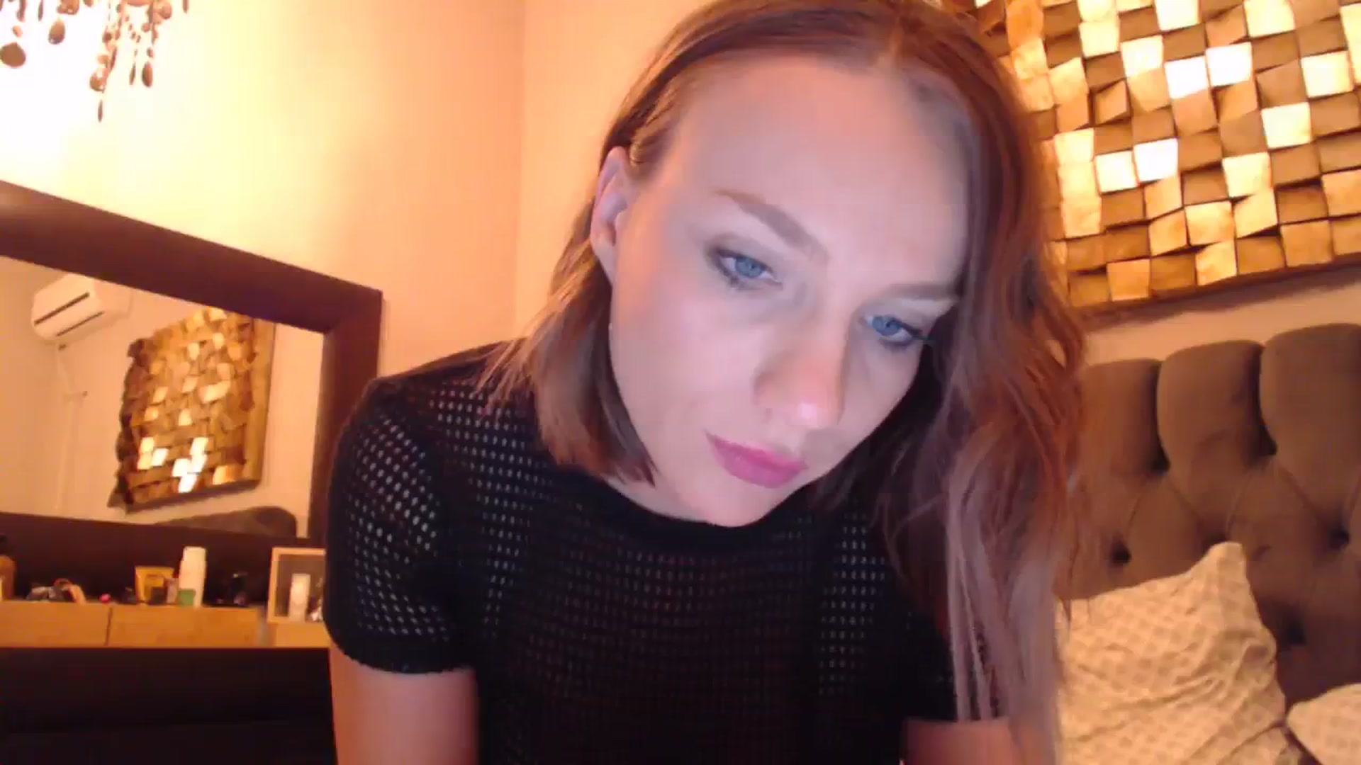 Gallery image thumbnail from call_me_em's myfreecams stream on, 12/08/2023, 17:52 image 16 of 20