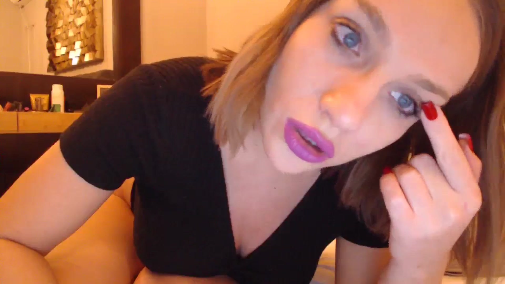 Gallery image thumbnail from call_me_em's myfreecams stream on, 12/15/2023, 17:34 image 9 of 20