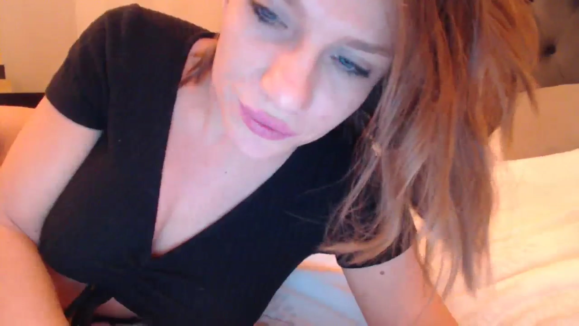 Gallery image thumbnail from call_me_em's myfreecams stream on, 12/15/2023, 19:17 image 3 of 20