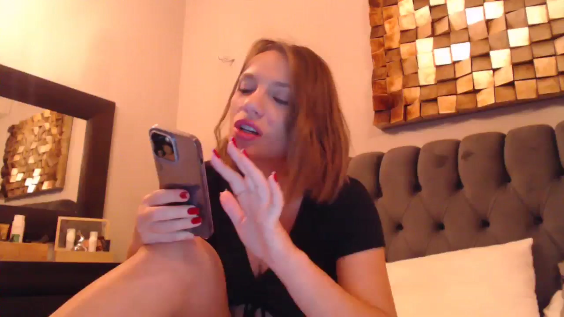 Gallery image thumbnail from call_me_em's myfreecams stream on, 12/15/2023, 19:17 image 6 of 20