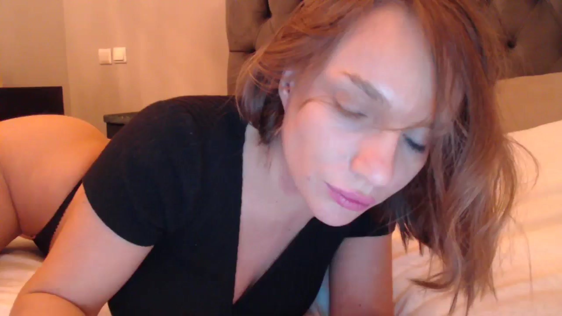 Gallery image thumbnail from call_me_em's myfreecams stream on, 12/15/2023, 19:17 image 1 of 20
