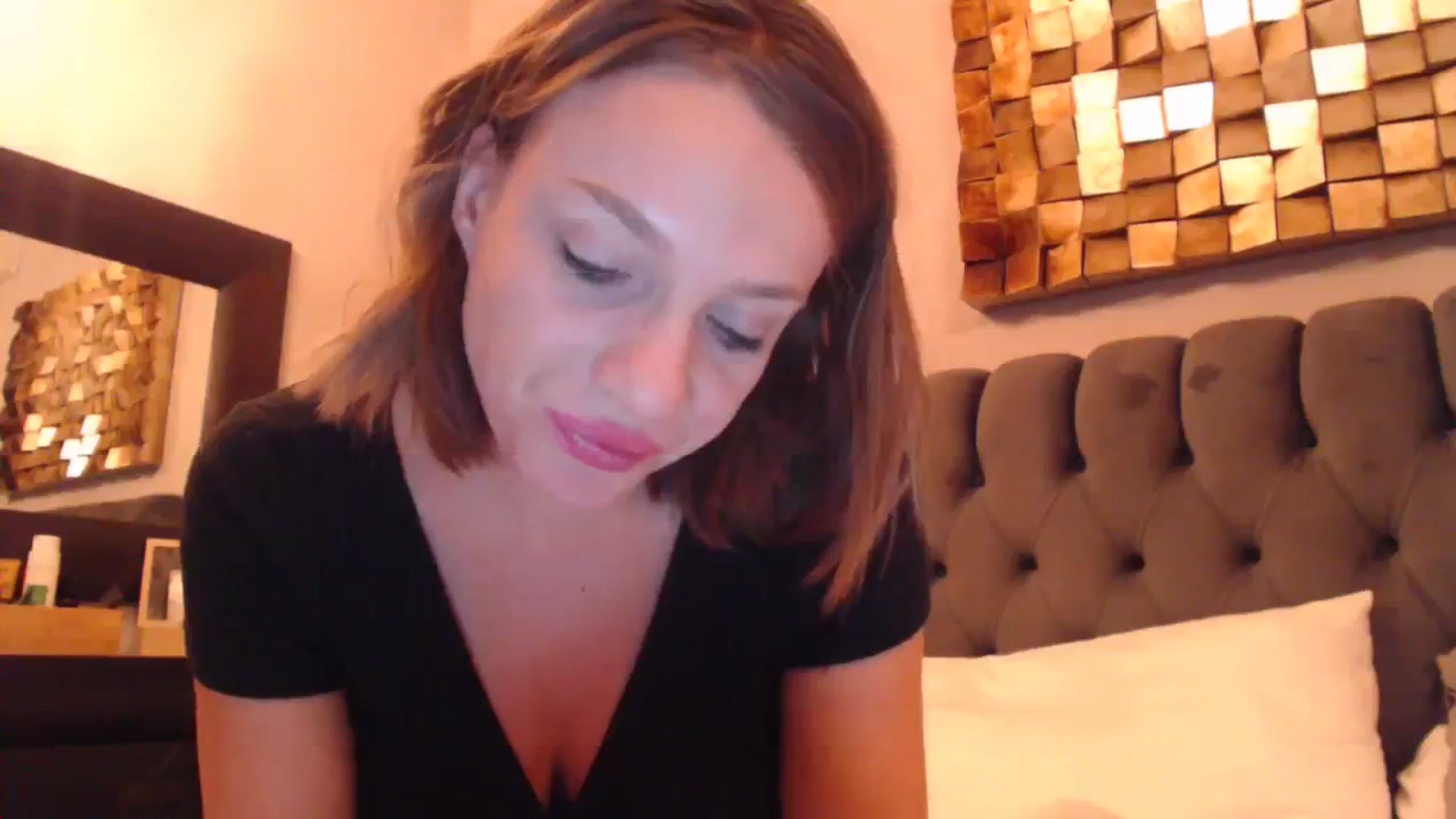 Gallery image thumbnail from call_me_em's myfreecams stream on, 12/15/2023, 19:17 image 7 of 20