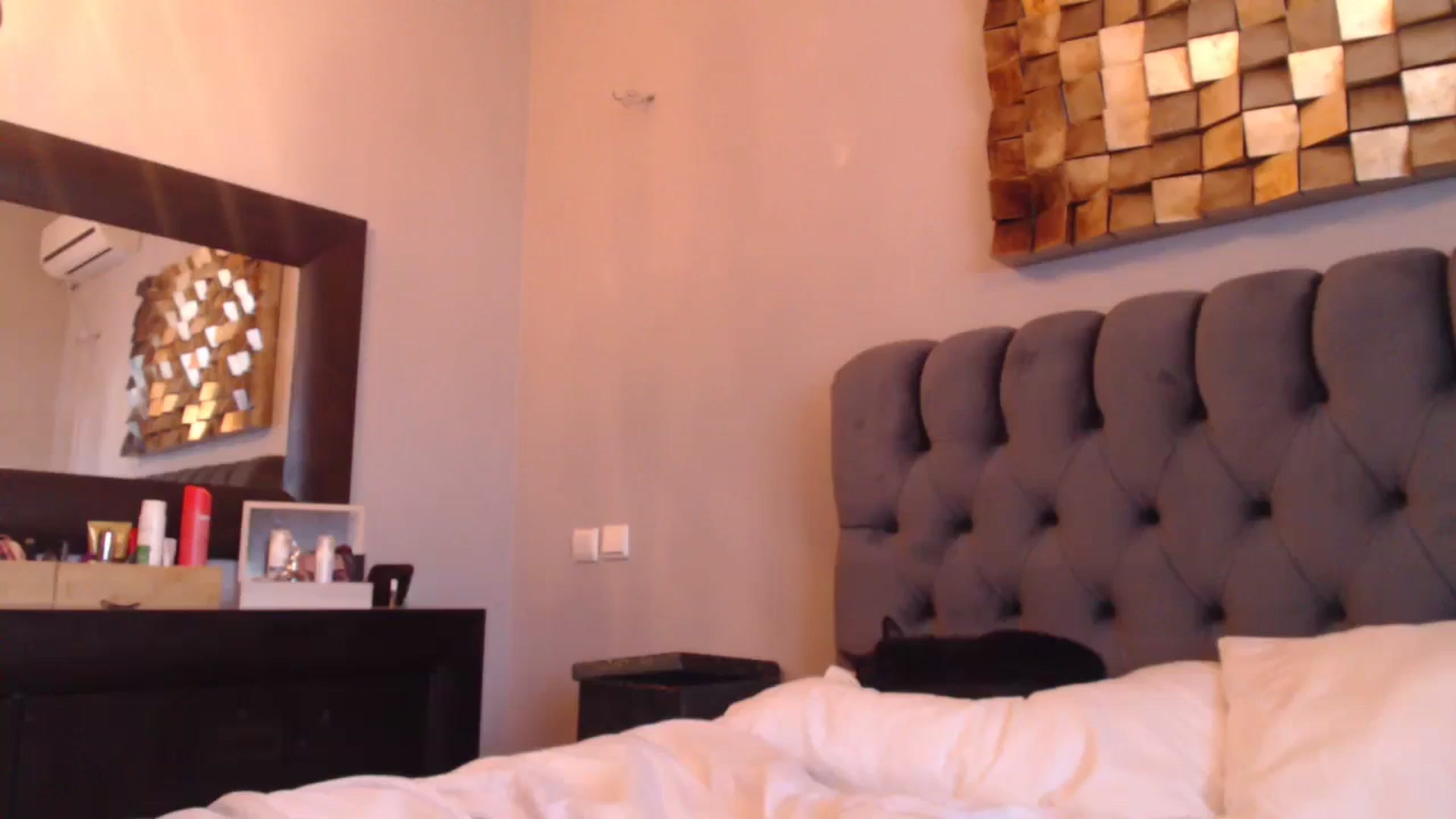 Gallery image thumbnail from call_me_em's myfreecams stream on, 12/19/2023, 09:48 image 15 of 20