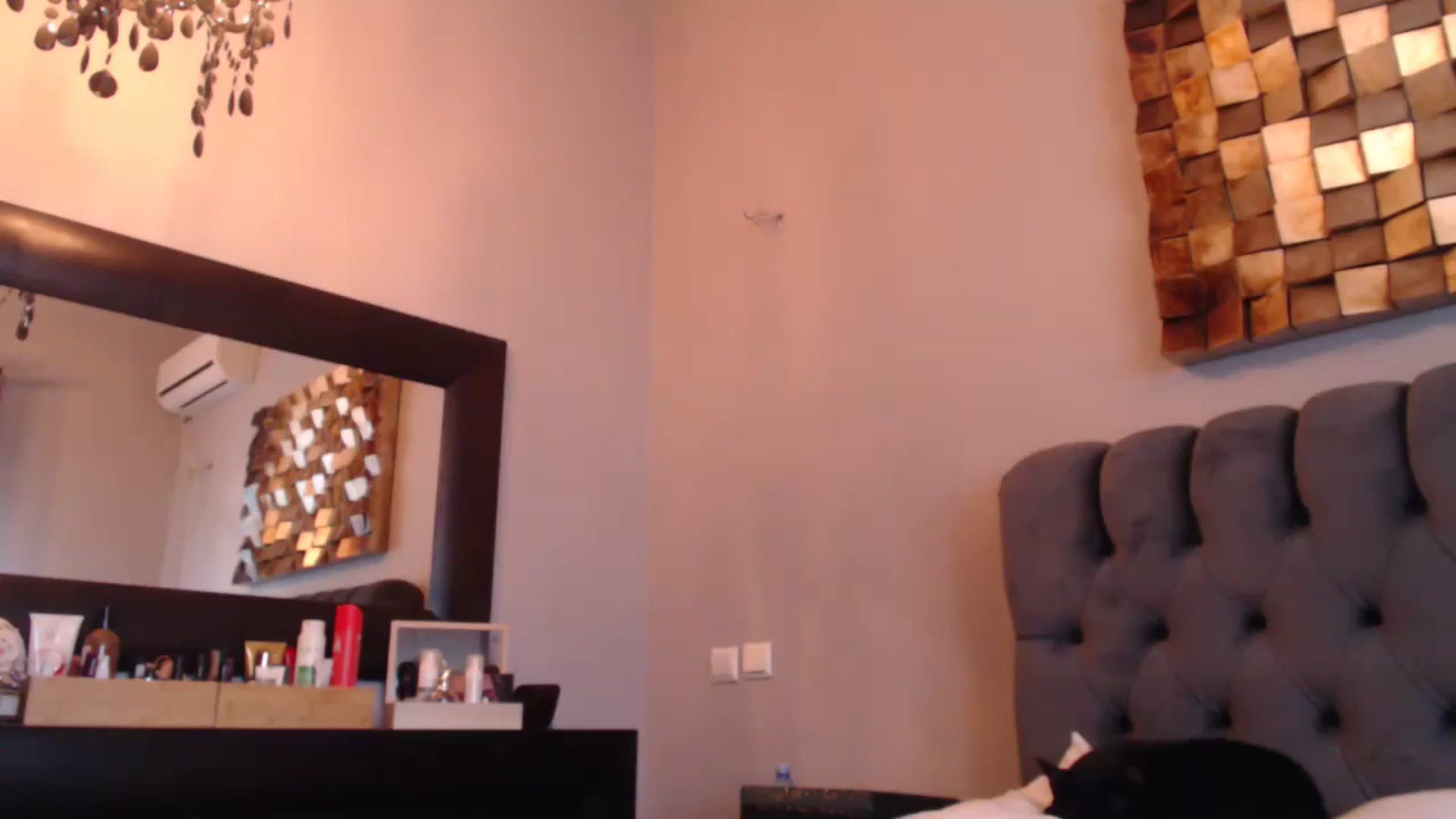 Gallery image thumbnail from call_me_em's myfreecams stream on, 12/21/2023, 11:08 image 6 of 20