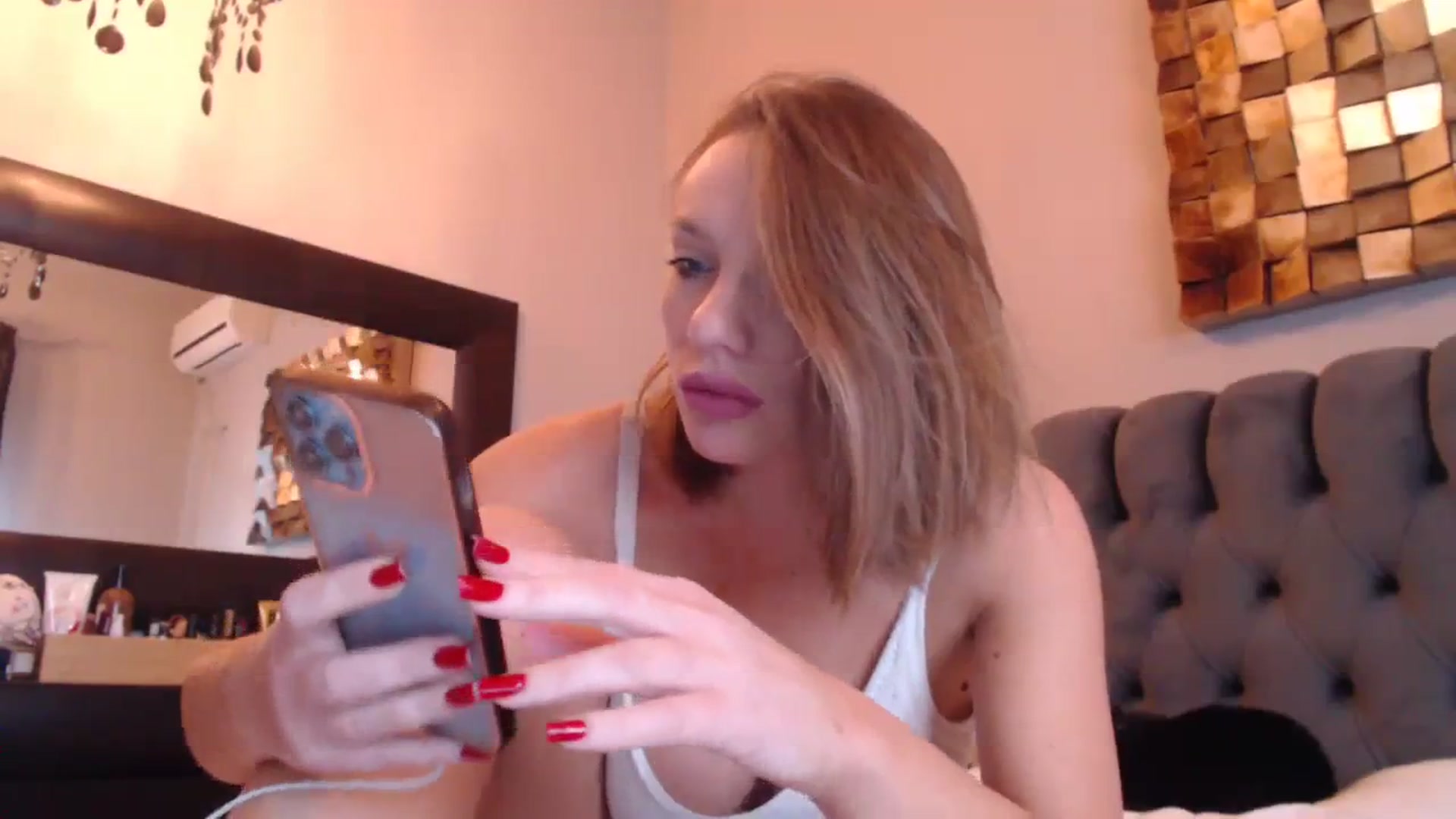 Gallery image thumbnail from call_me_em's myfreecams stream on, 12/21/2023, 11:08 image 3 of 20