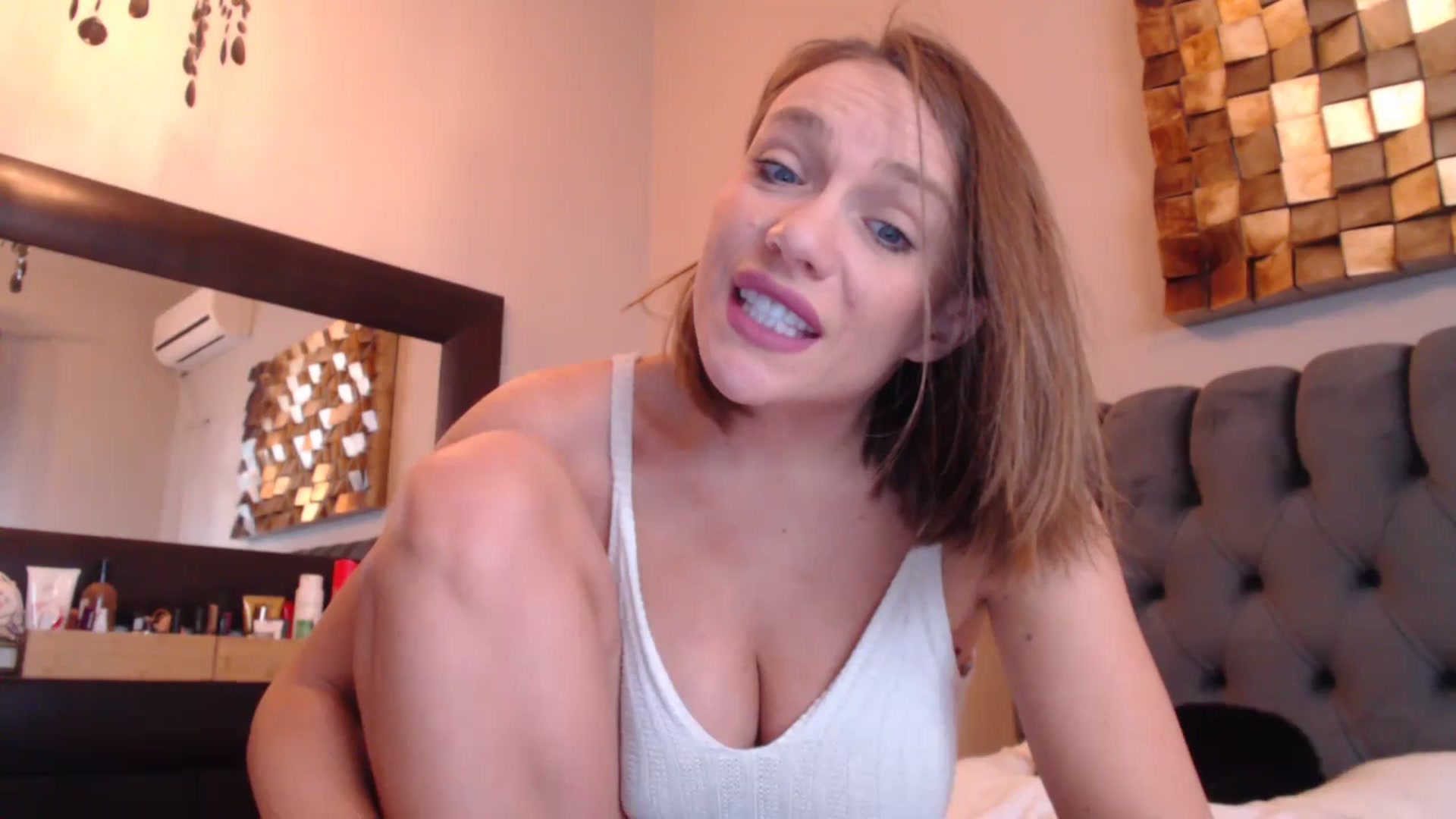 Gallery image thumbnail from call_me_em's myfreecams stream on, 12/21/2023, 11:08 image 8 of 20