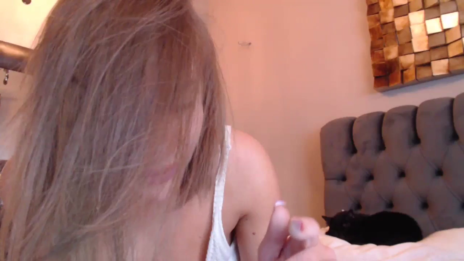 Gallery image thumbnail from call_me_em's myfreecams stream on, 12/21/2023, 11:08 image 2 of 20