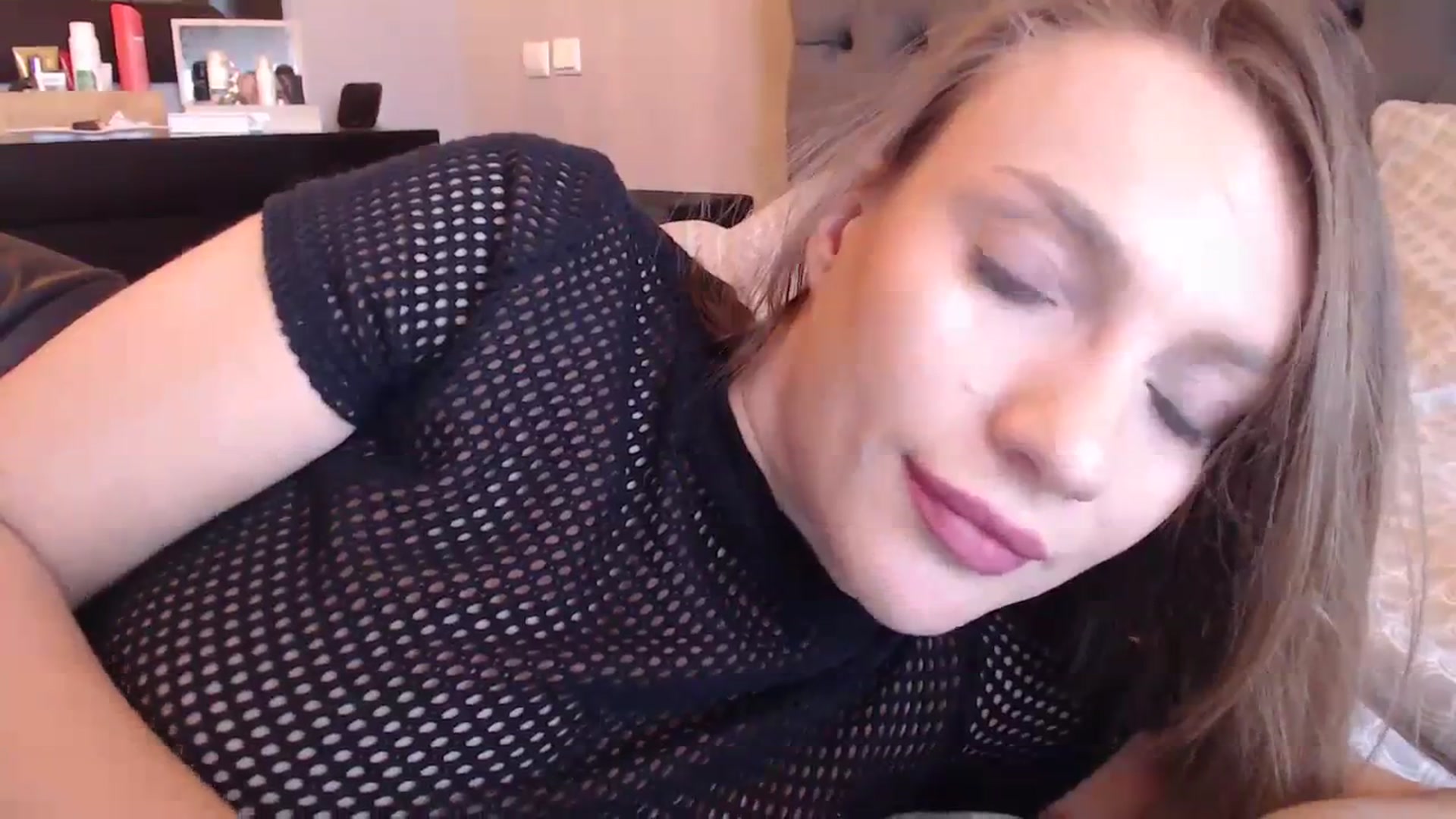 Gallery image thumbnail from call_me_em's myfreecams stream on, 12/27/2023, 11:33 image 18 of 20