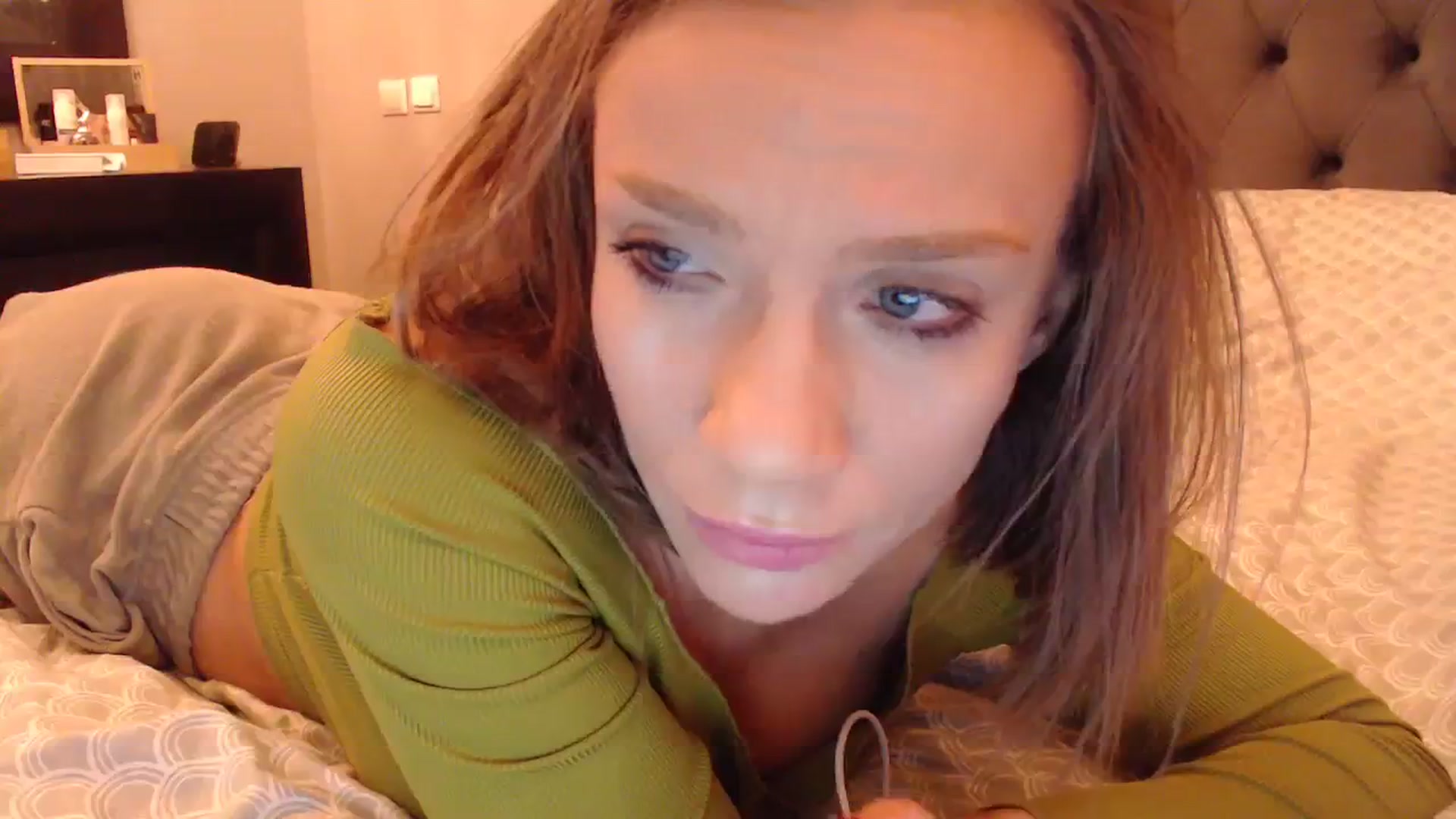 Gallery image thumbnail from call_me_em's myfreecams stream on, 12/27/2023, 20:05 image 13 of 20