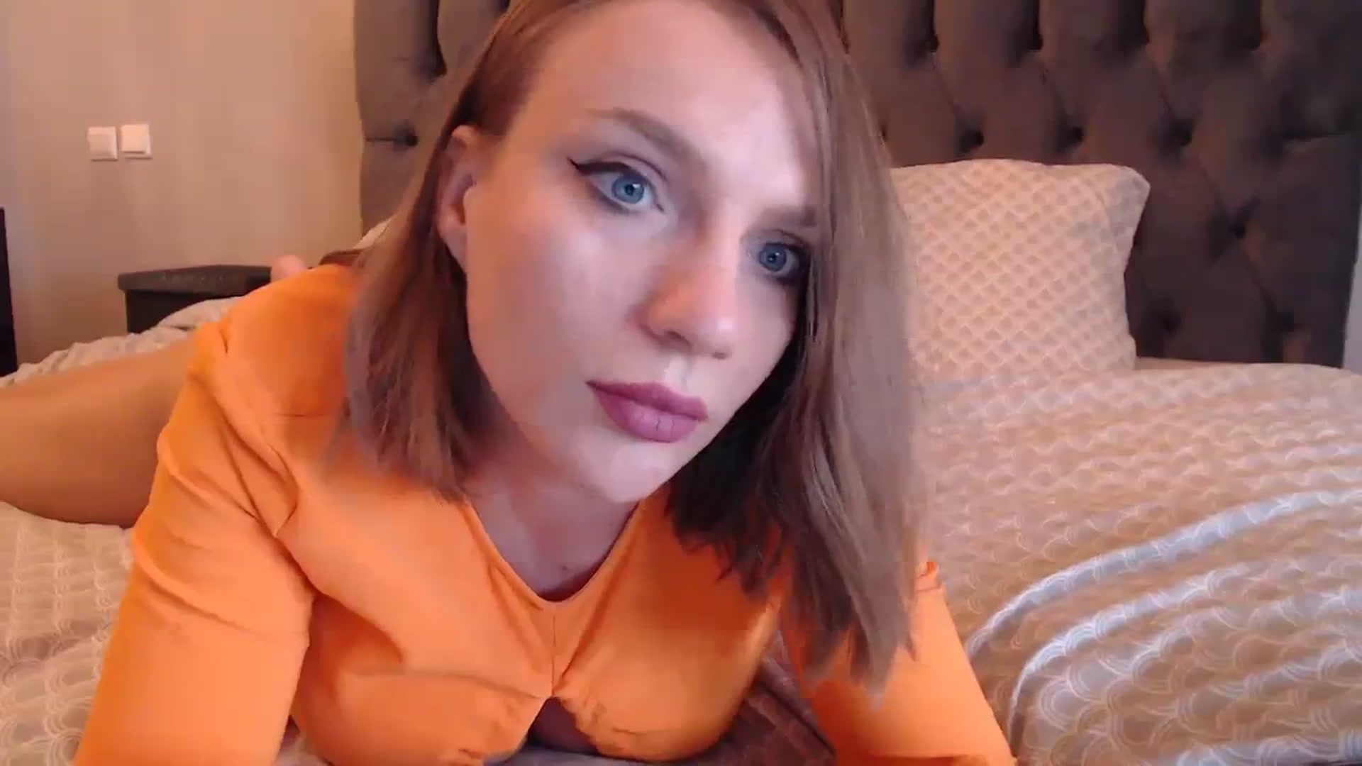 Gallery image thumbnail from call_me_em's myfreecams stream on, 12/28/2023, 08:59 image 14 of 20
