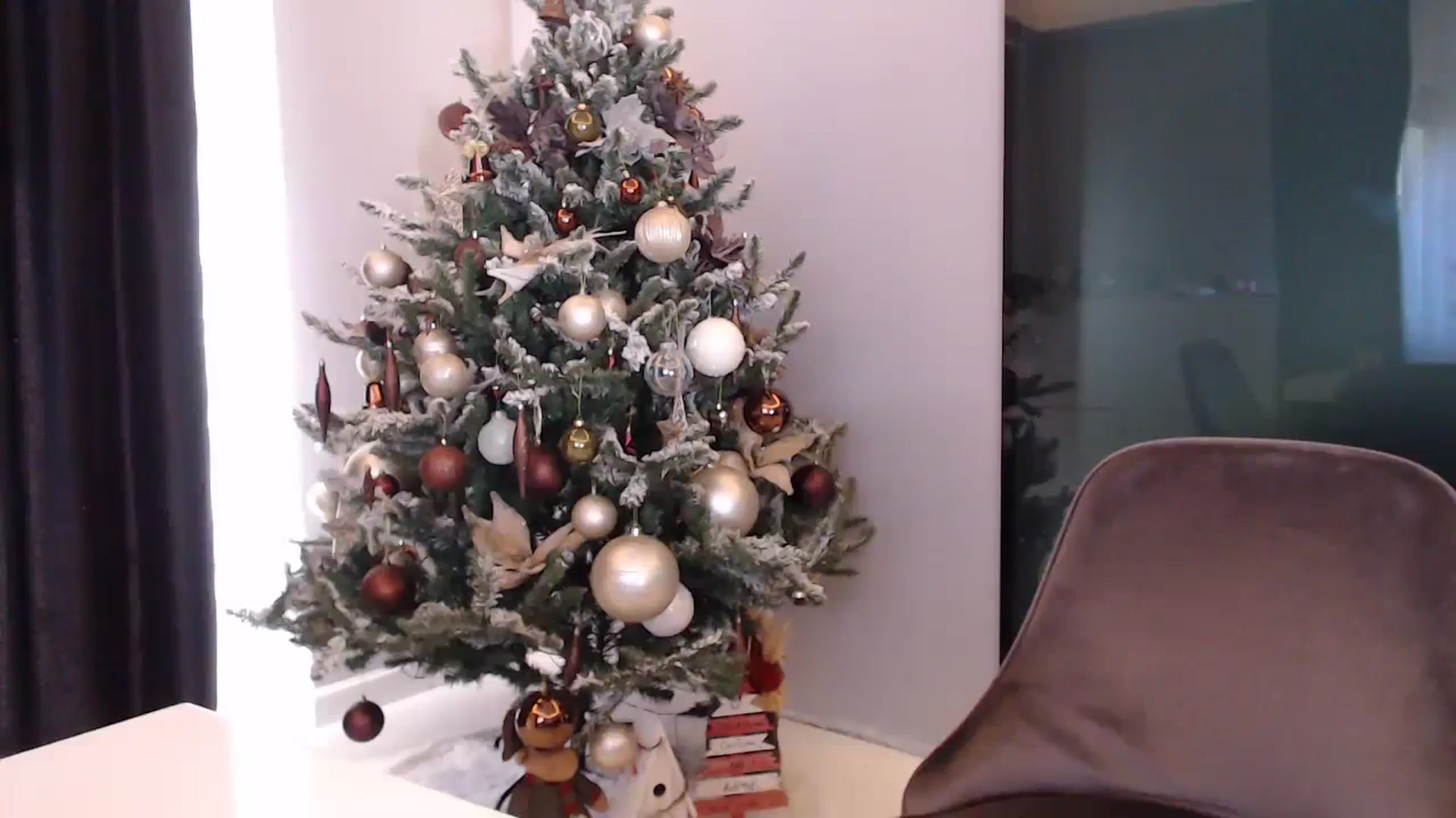 Gallery image thumbnail from call_me_em's myfreecams stream on, 12/29/2023, 10:04 image 3 of 20