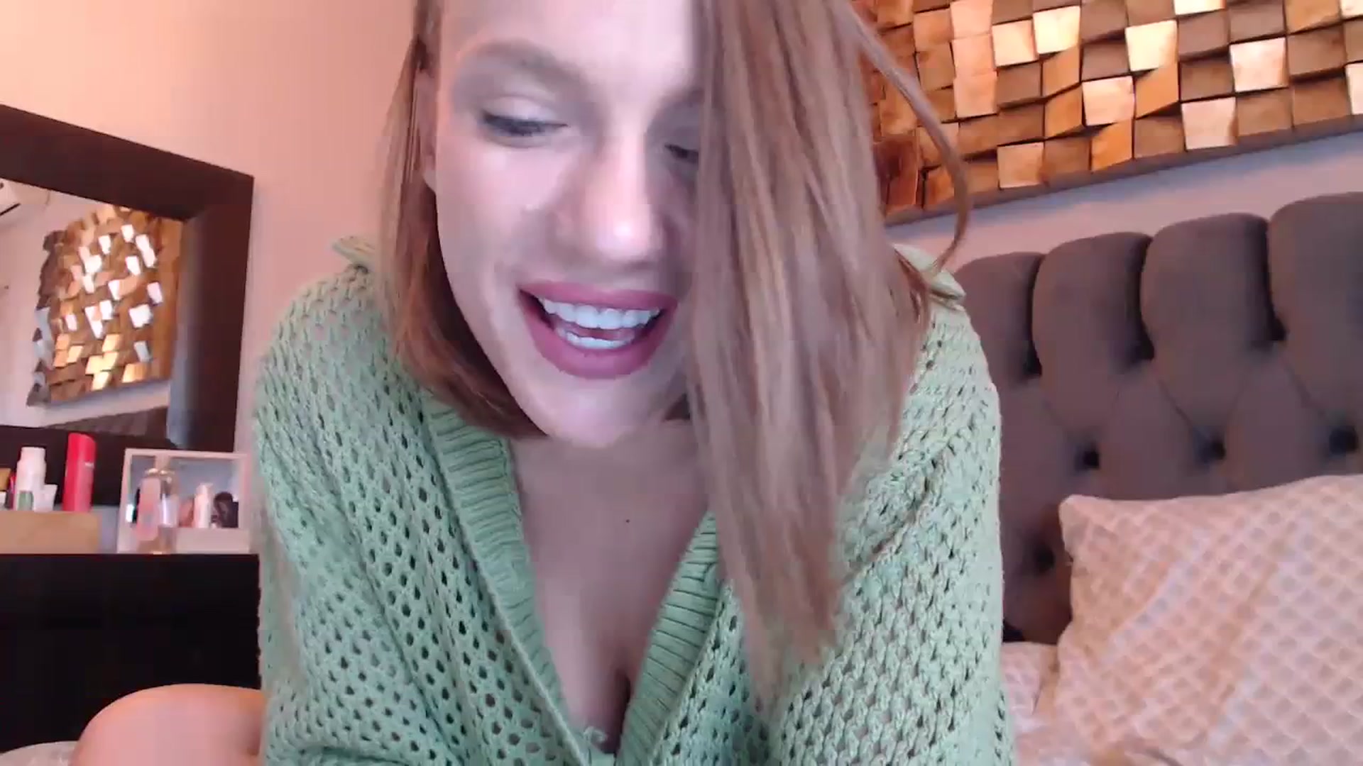 Gallery image thumbnail from call_me_em's myfreecams stream on, 12/30/2023, 09:26 image 17 of 20