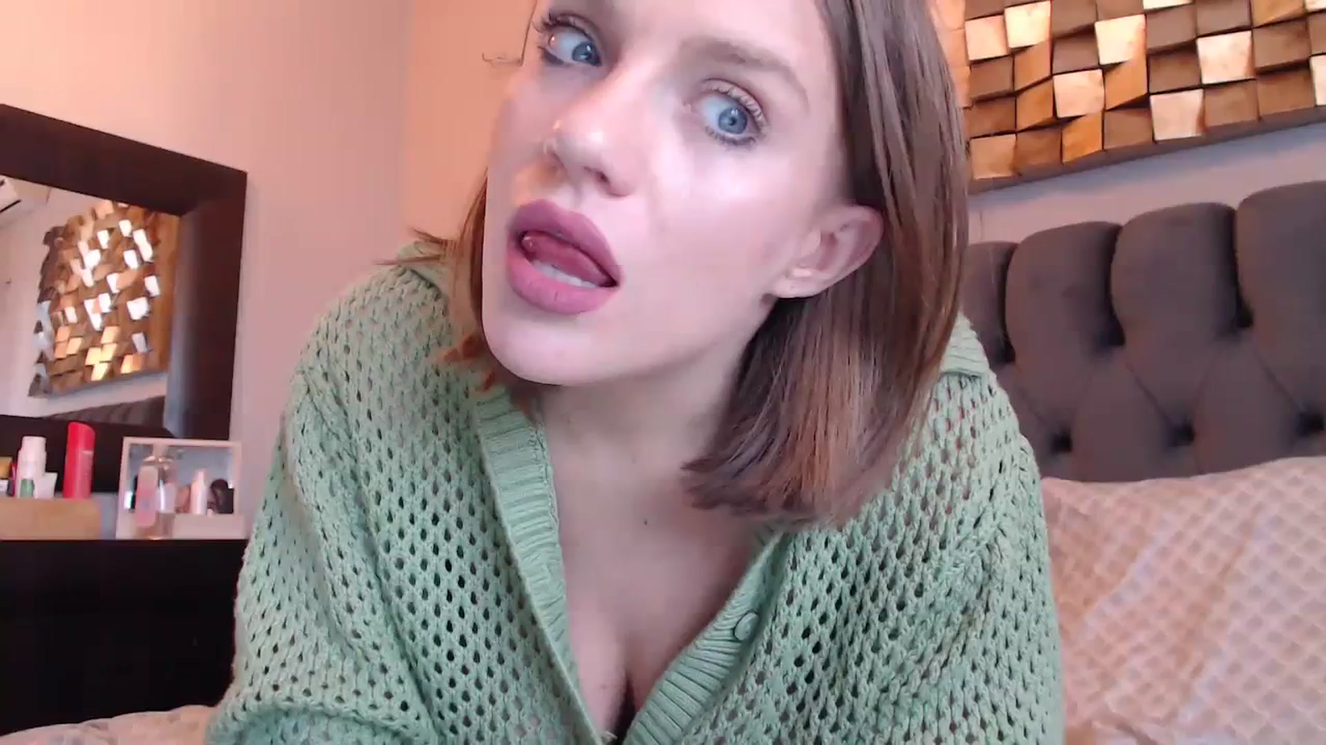 Gallery image thumbnail from call_me_em's myfreecams stream on, 12/30/2023, 09:26 image 18 of 20