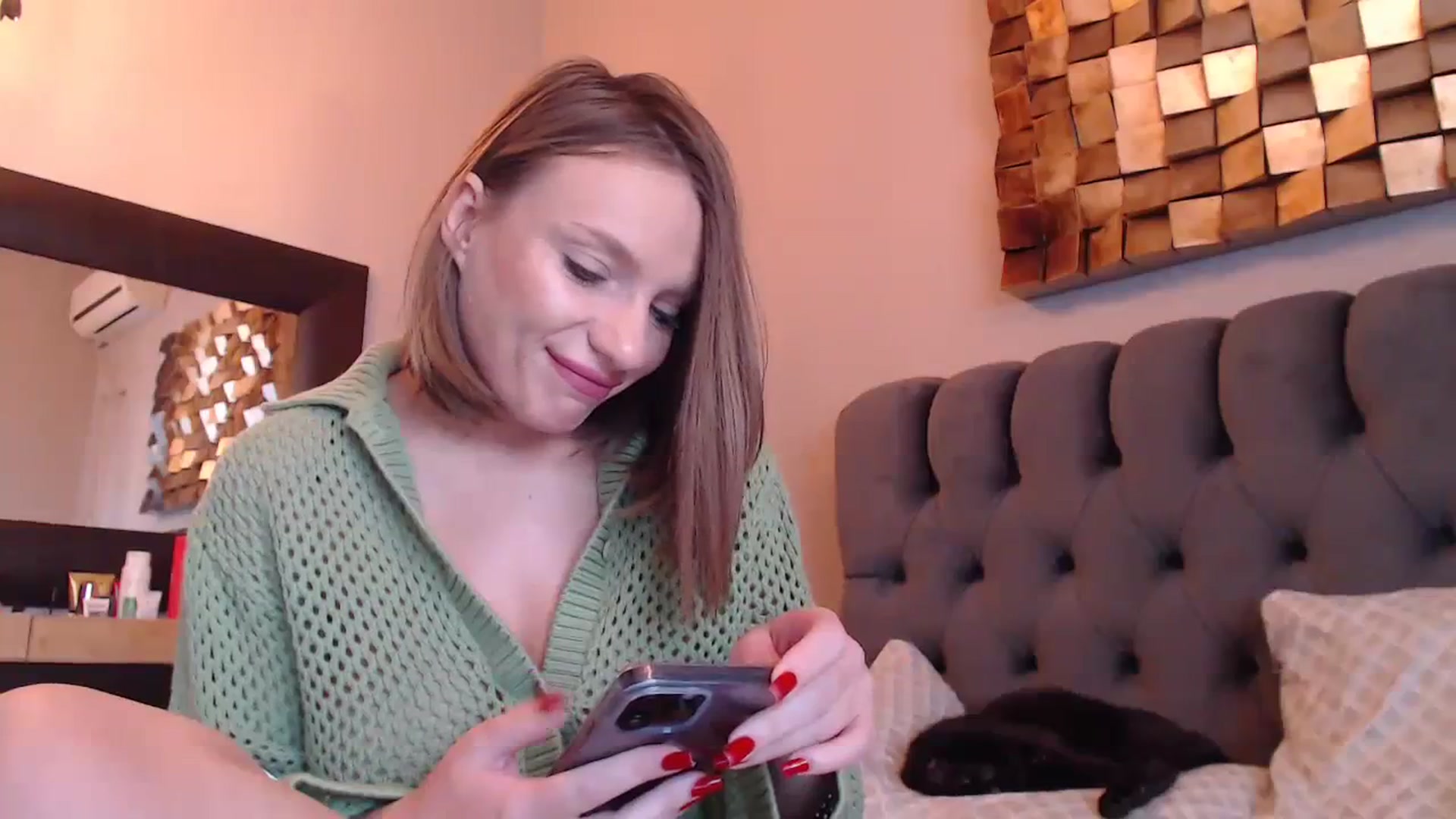 Gallery image thumbnail from call_me_em's myfreecams stream on, 12/30/2023, 09:26 image 15 of 20