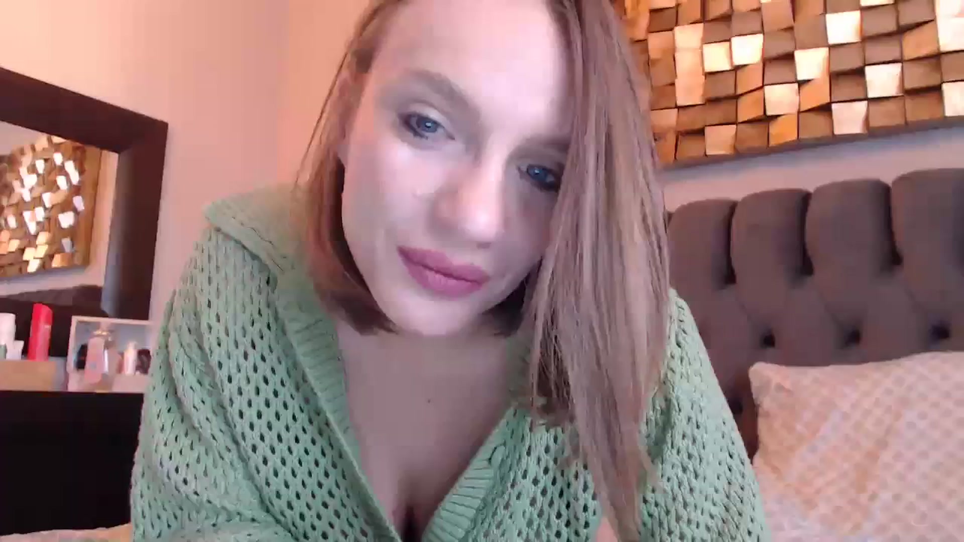 Gallery image thumbnail from call_me_em's myfreecams stream on, 12/30/2023, 09:26 image 10 of 20