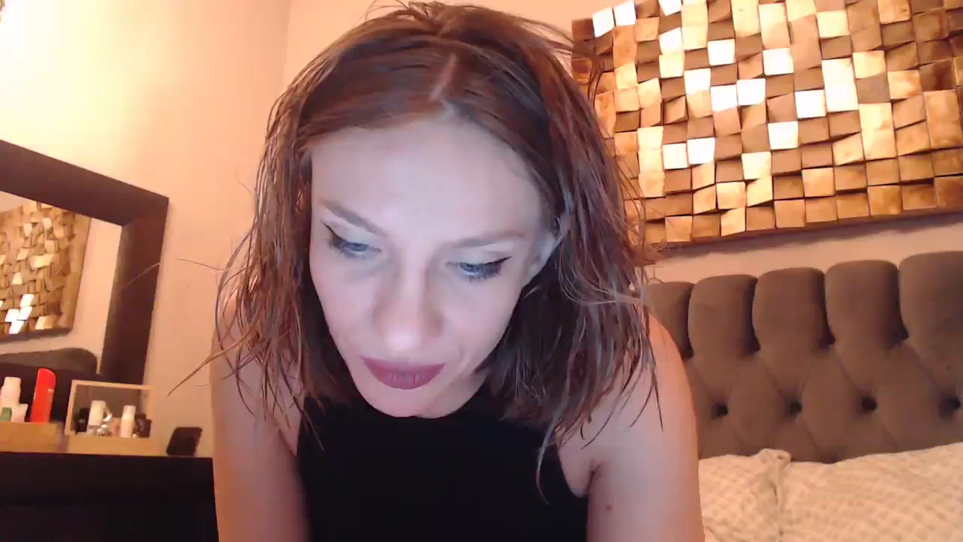 Gallery image thumbnail from call_me_em's myfreecams stream on, 01/02/2024, 18:12 image 1 of 20