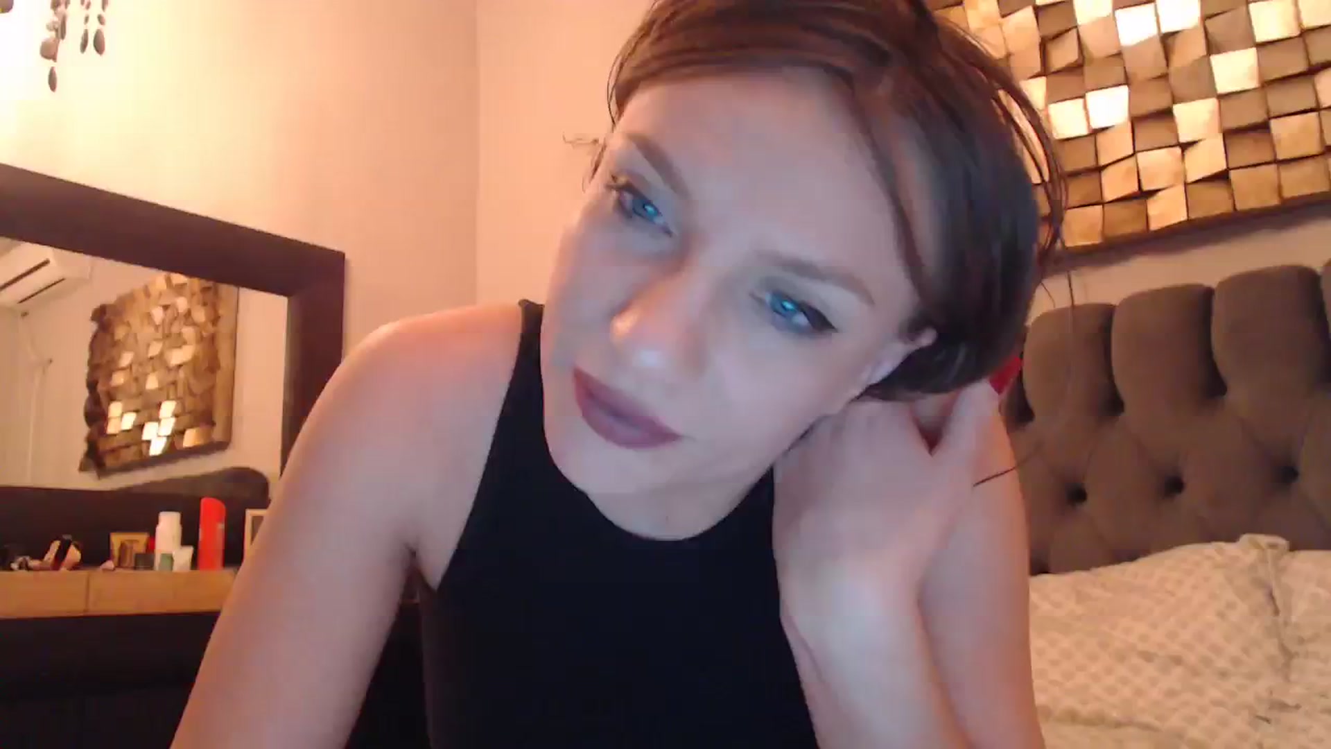 Gallery image thumbnail from call_me_em's myfreecams stream on, 01/02/2024, 19:17 image 5 of 20