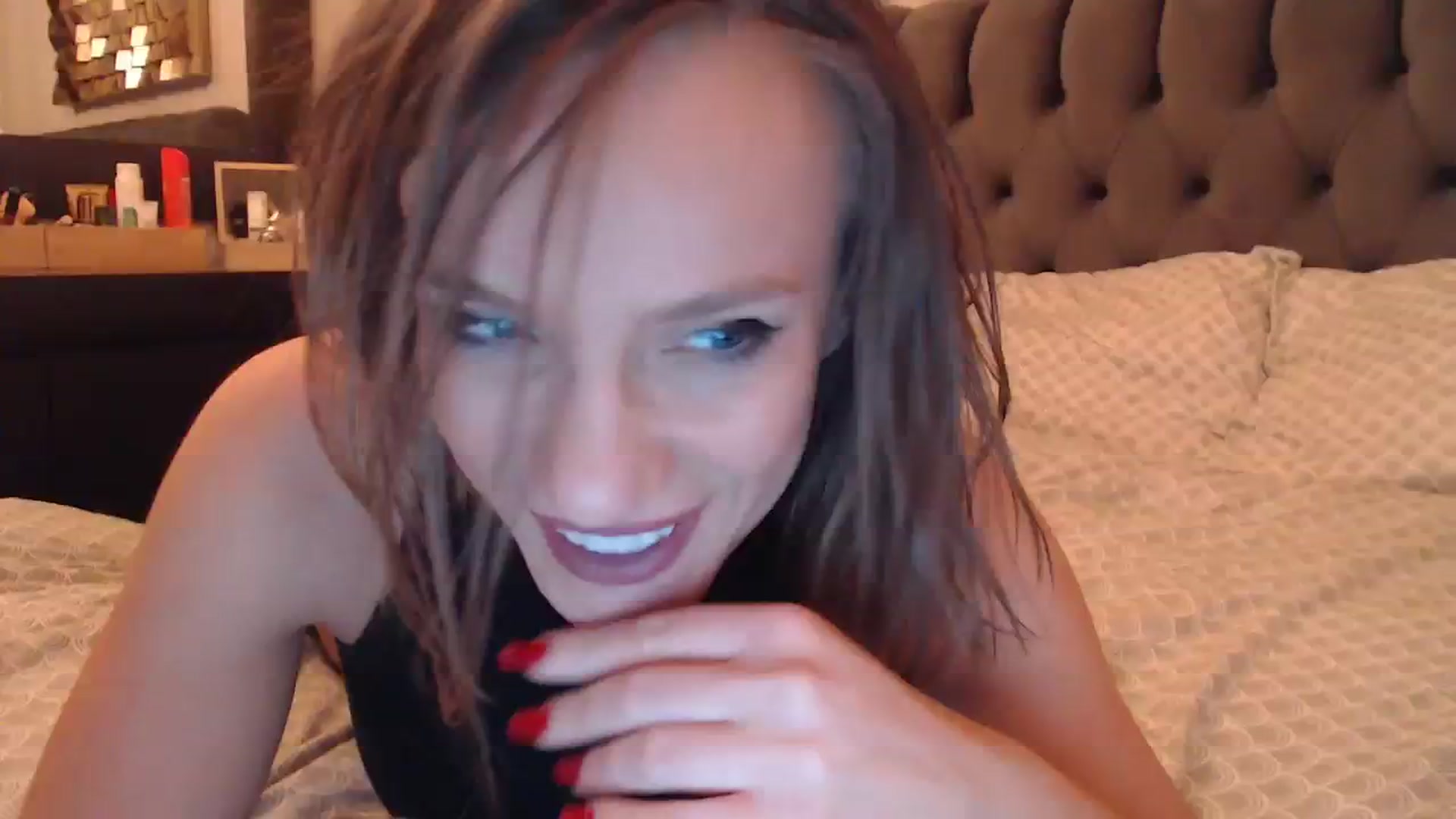 Gallery image thumbnail from call_me_em's myfreecams stream on, 01/02/2024, 19:17 image 20 of 20