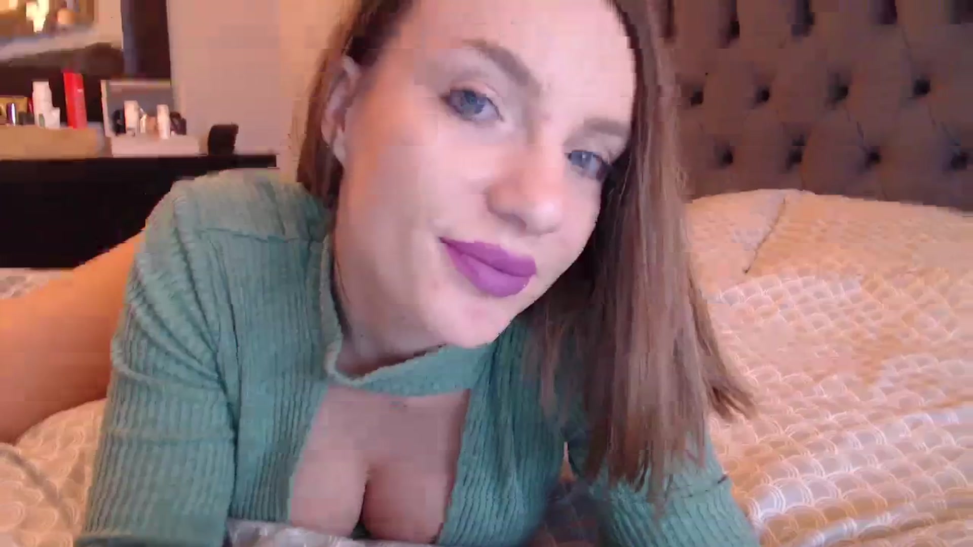 Gallery image thumbnail from call_me_em's myfreecams stream on, 01/03/2024, 07:53 image 10 of 20