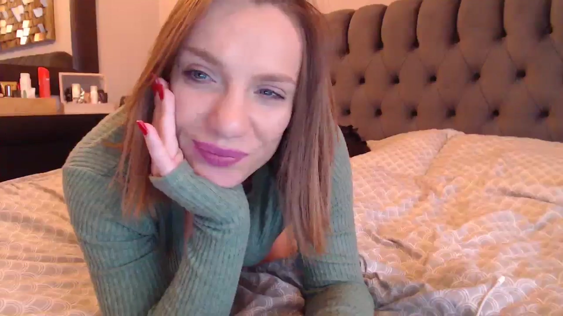 Gallery image thumbnail from call_me_em's myfreecams stream on, 01/03/2024, 10:38 image 14 of 20