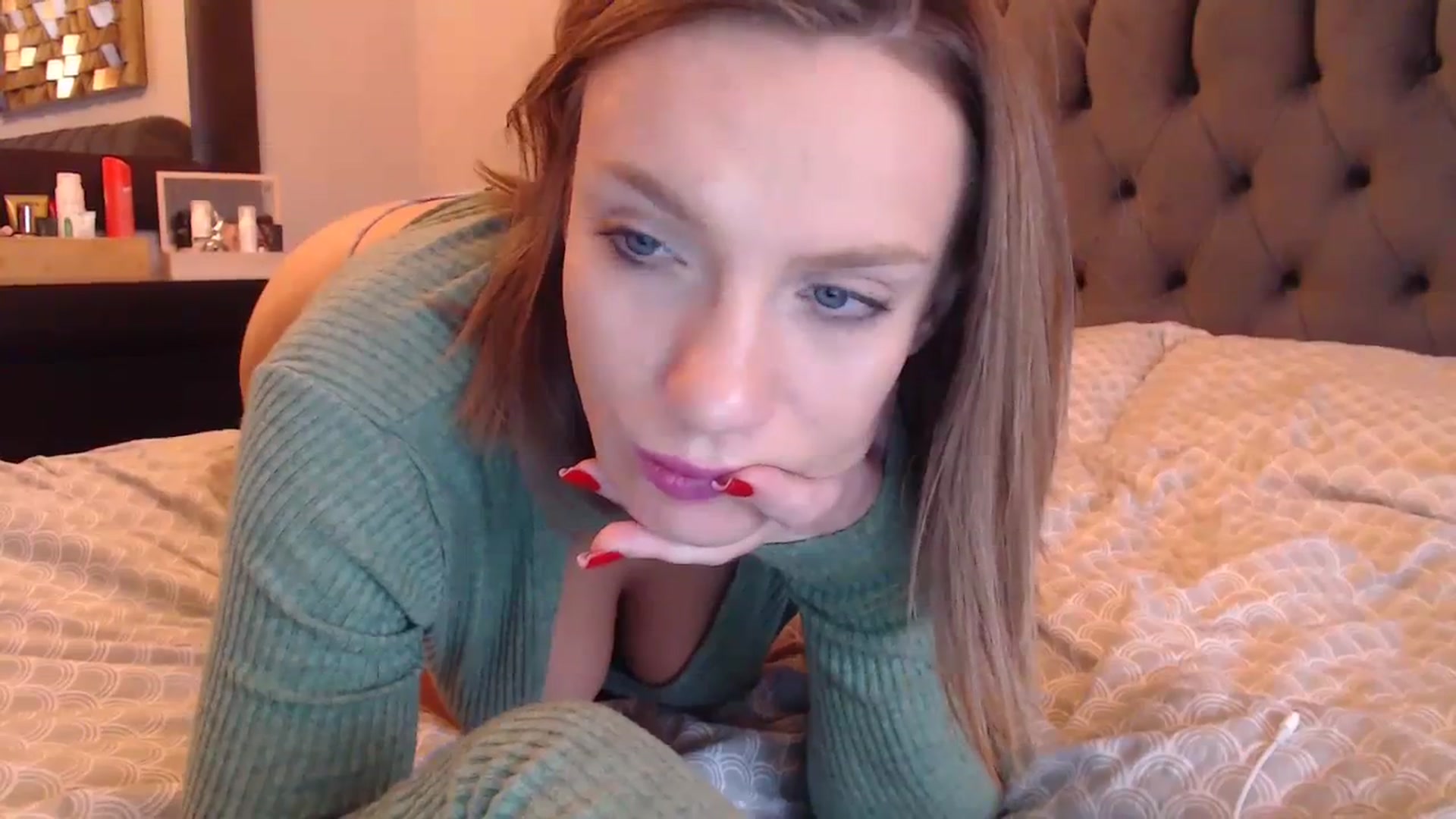 Gallery image thumbnail from call_me_em's myfreecams stream on, 01/03/2024, 10:38 image 15 of 20