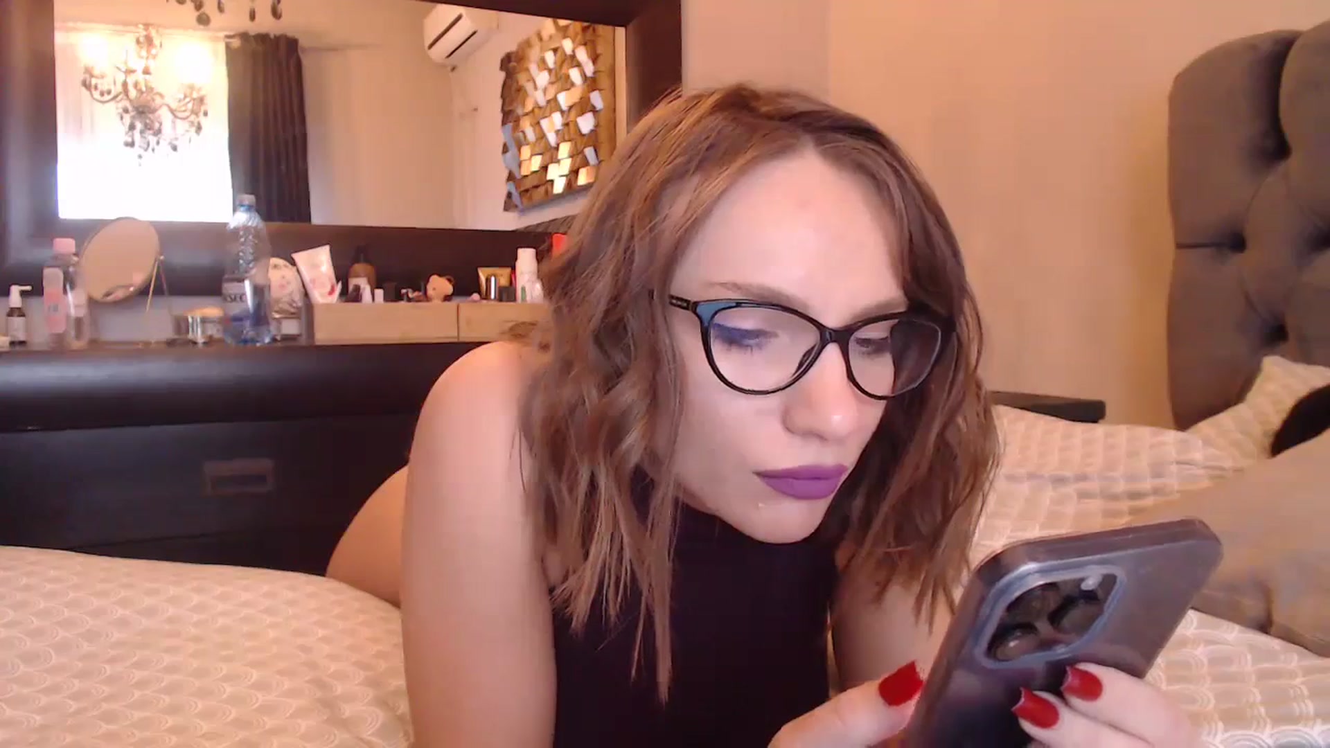 Gallery image thumbnail from call_me_em's myfreecams stream on, 01/04/2024, 07:55 image 17 of 20