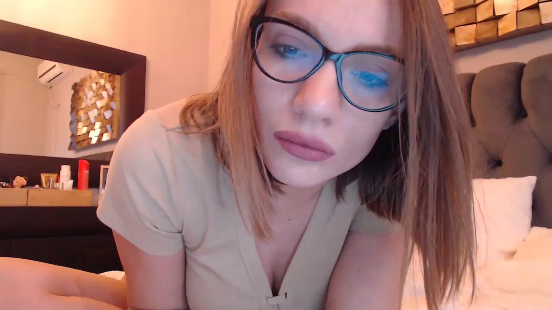 Gallery image thumbnail from call_me_em's myfreecams stream on, 01/07/2024, 12:16 image 16 of 20