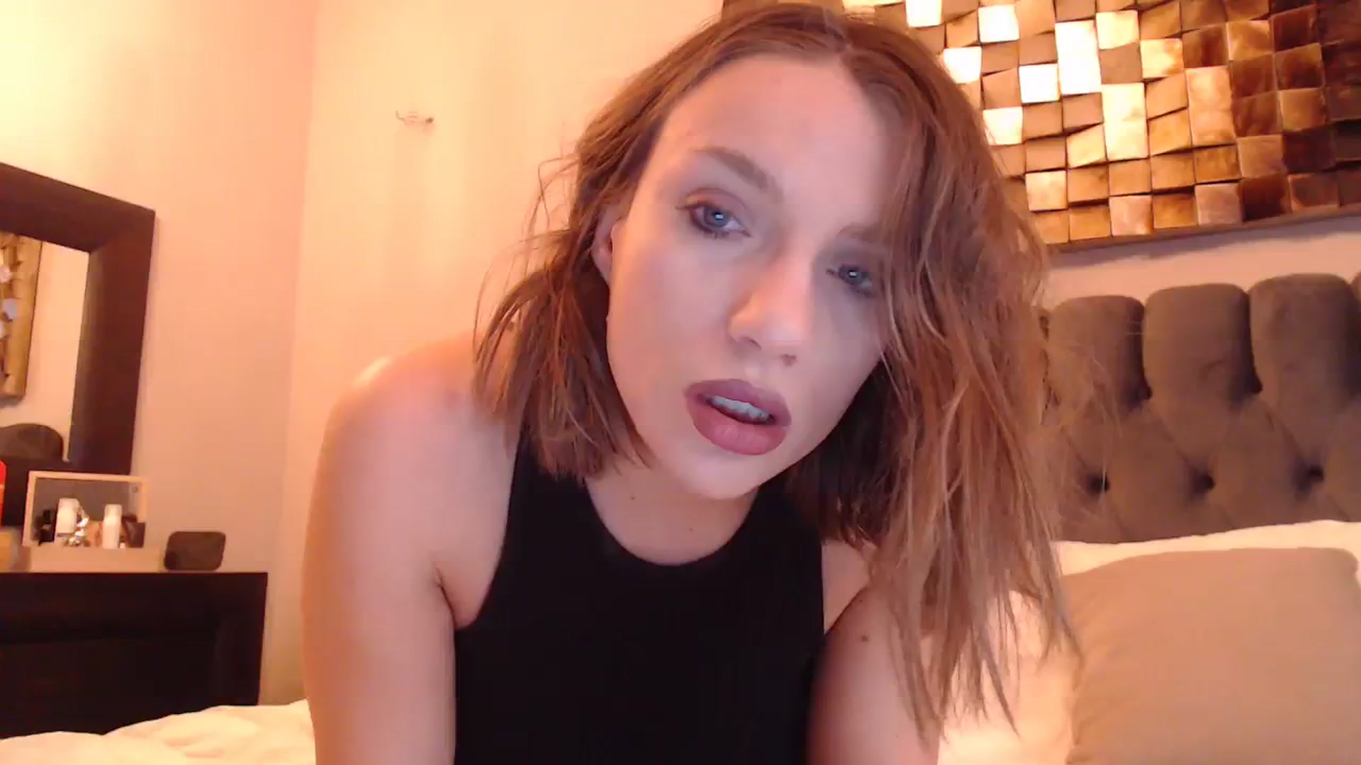 Gallery image thumbnail from call_me_em's myfreecams stream on, 01/08/2024, 08:51 image 8 of 20