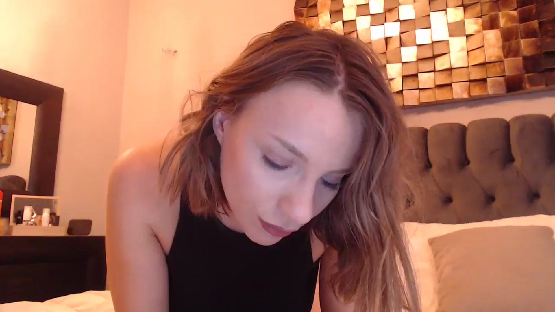 Gallery image thumbnail from call_me_em's myfreecams stream on, 01/08/2024, 08:51 image 6 of 20