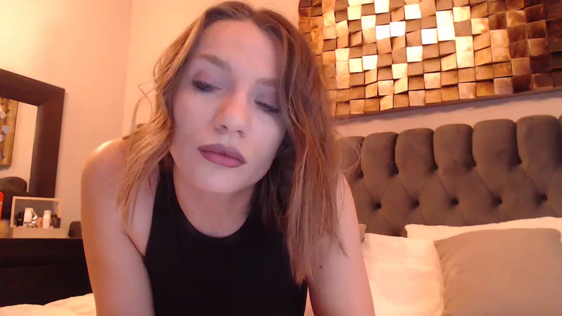 Gallery image thumbnail from call_me_em's myfreecams stream on, 01/08/2024, 08:51 image 14 of 20
