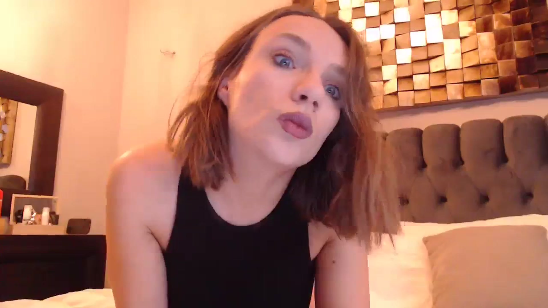 Gallery image thumbnail from call_me_em's myfreecams stream on, 01/08/2024, 08:51 image 7 of 20