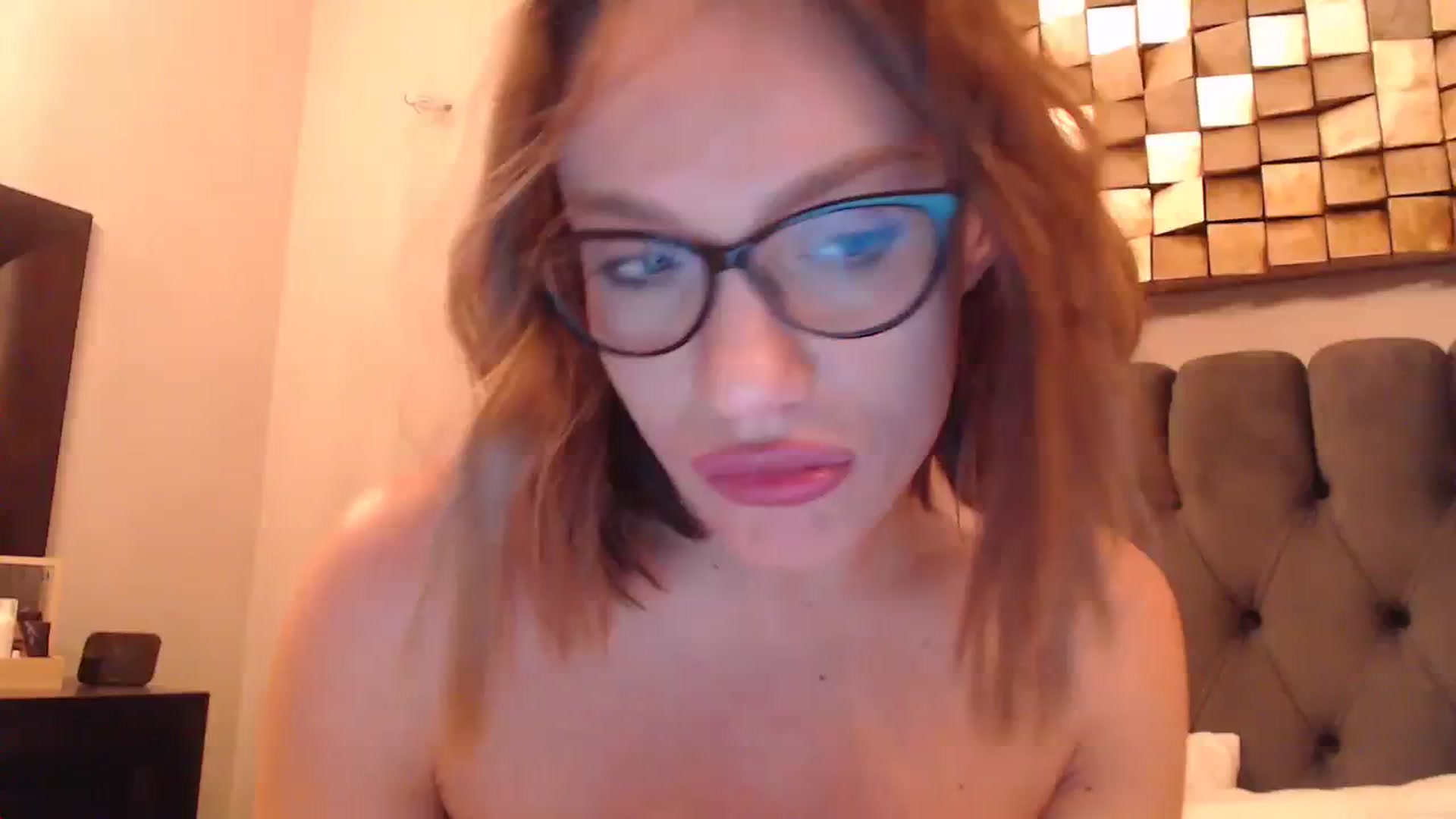 Gallery image thumbnail from call_me_em's myfreecams stream on, 01/08/2024, 20:43 image 11 of 20