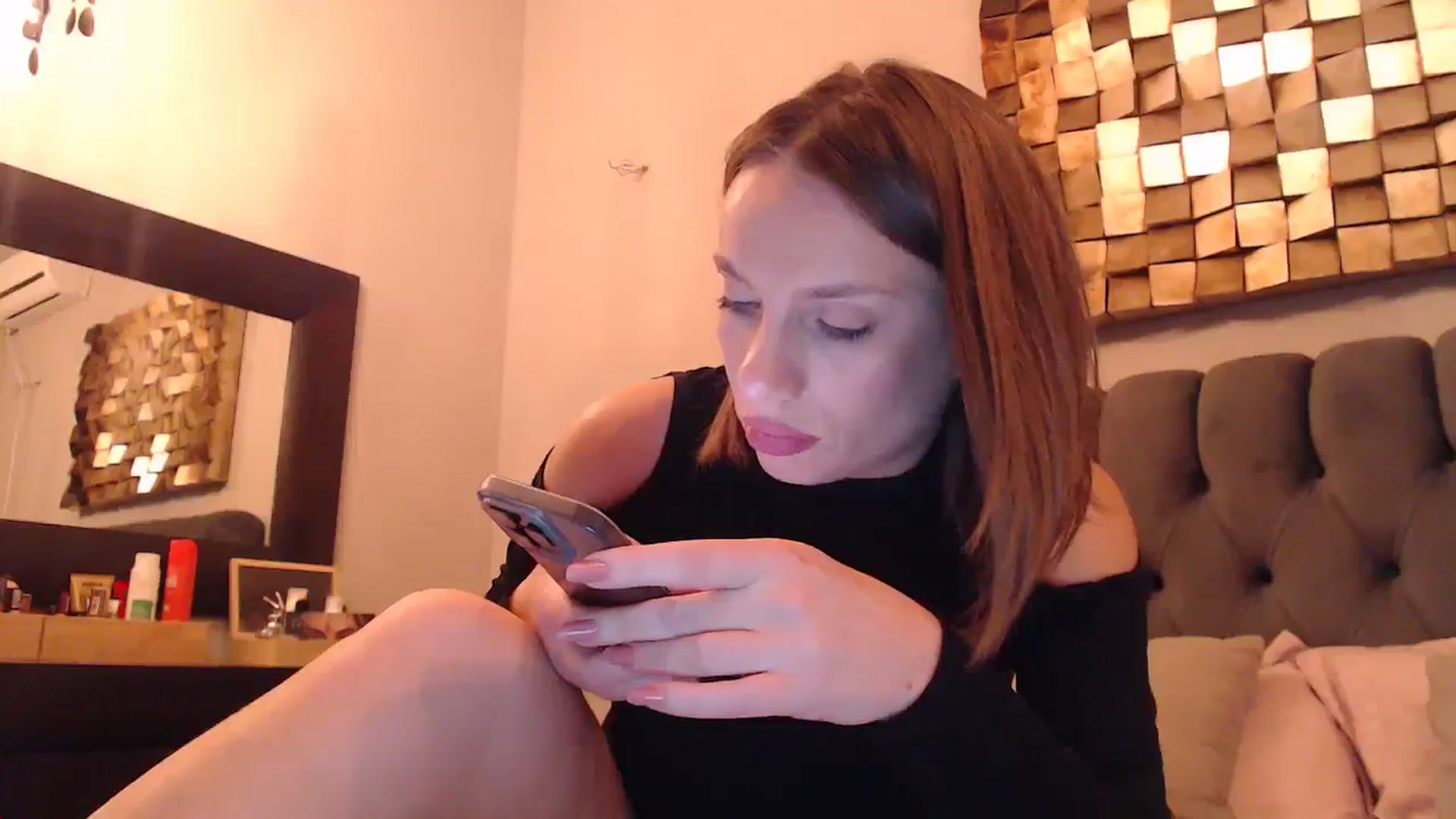 Gallery image thumbnail from call_me_em's myfreecams stream on, 01/14/2024, 16:28 image 17 of 20