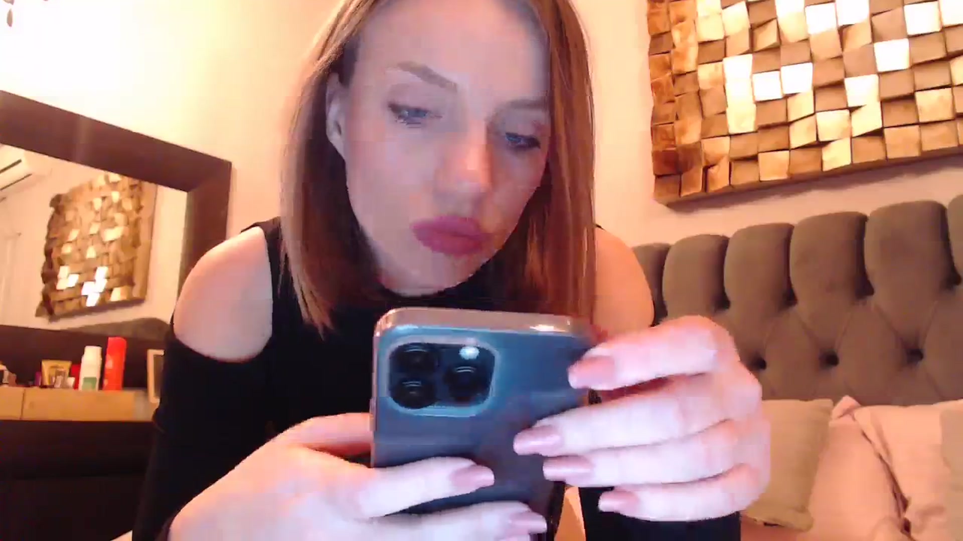 Gallery image thumbnail from call_me_em's myfreecams stream on, 01/14/2024, 16:28 image 14 of 20