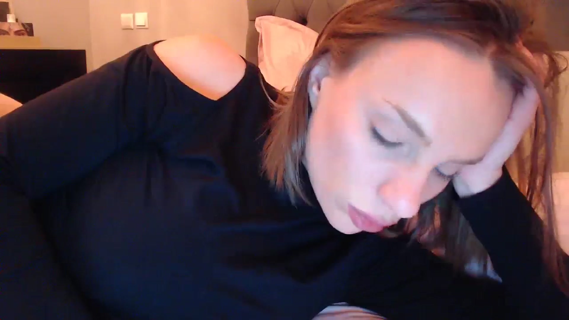 Gallery image thumbnail from call_me_em's myfreecams stream on, 01/14/2024, 18:06 image 17 of 20