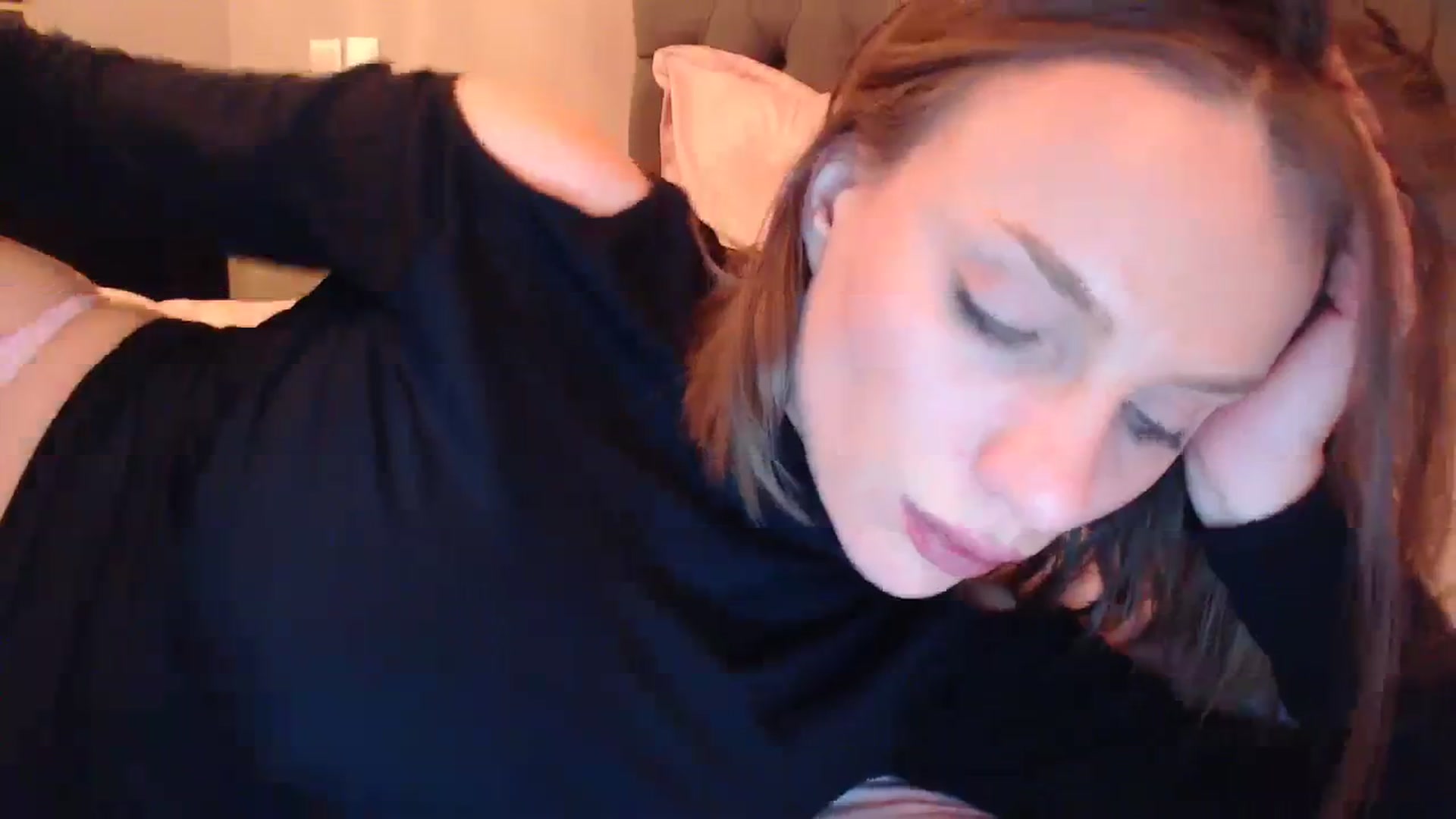 Gallery image thumbnail from call_me_em's myfreecams stream on, 01/14/2024, 18:06 image 19 of 20