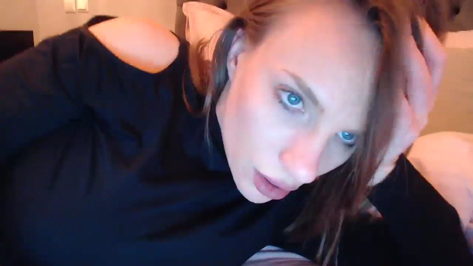 Gallery image thumbnail from call_me_em's myfreecams stream on, 01/14/2024, 18:06 image 5 of 20